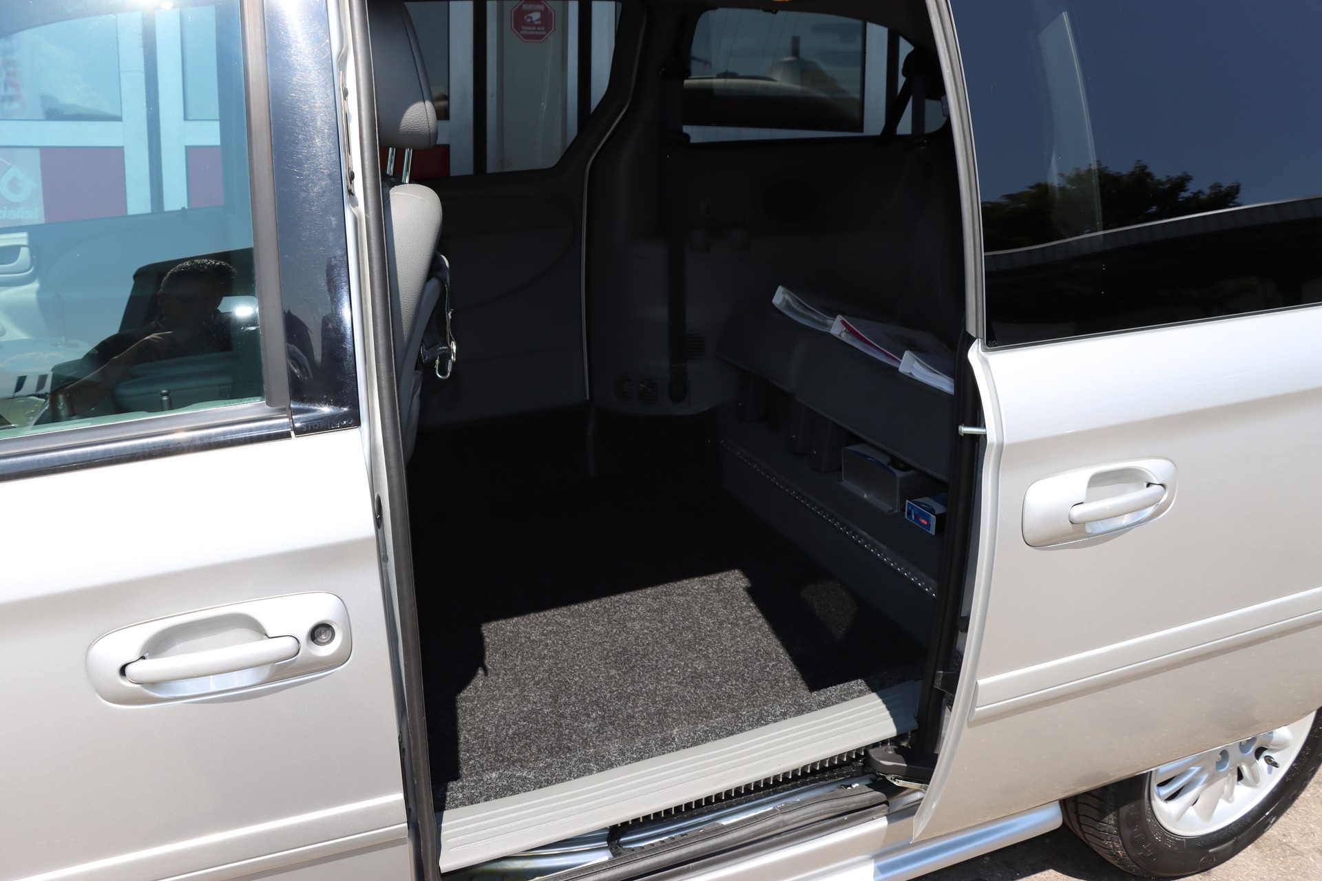 CHRYSLER Paravan-image-12