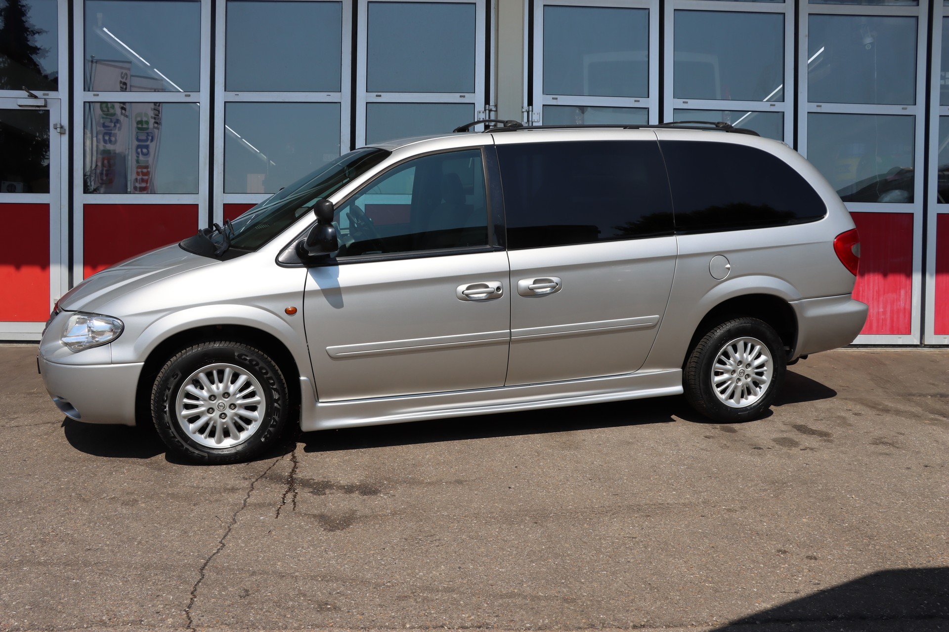 CHRYSLER Paravan-image-5