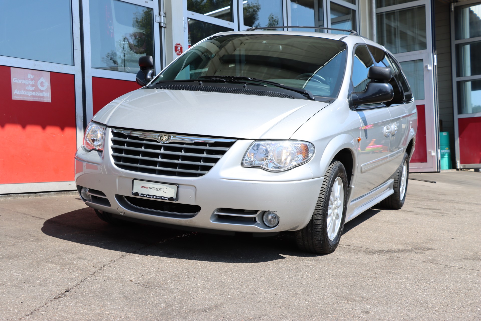 CHRYSLER Paravan-image-1