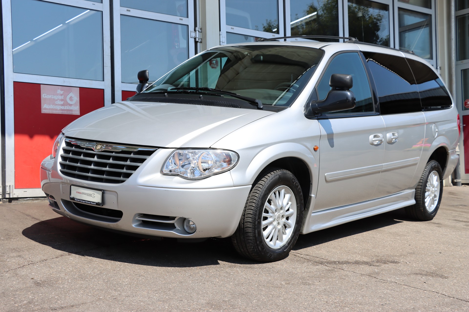 CHRYSLER Paravan-image-0