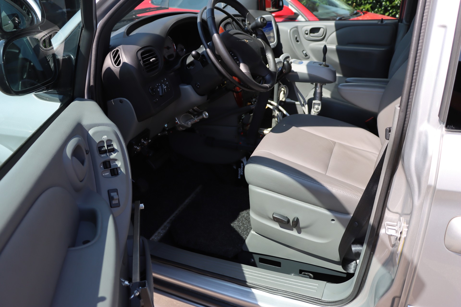 CHRYSLER Paravan-image-22