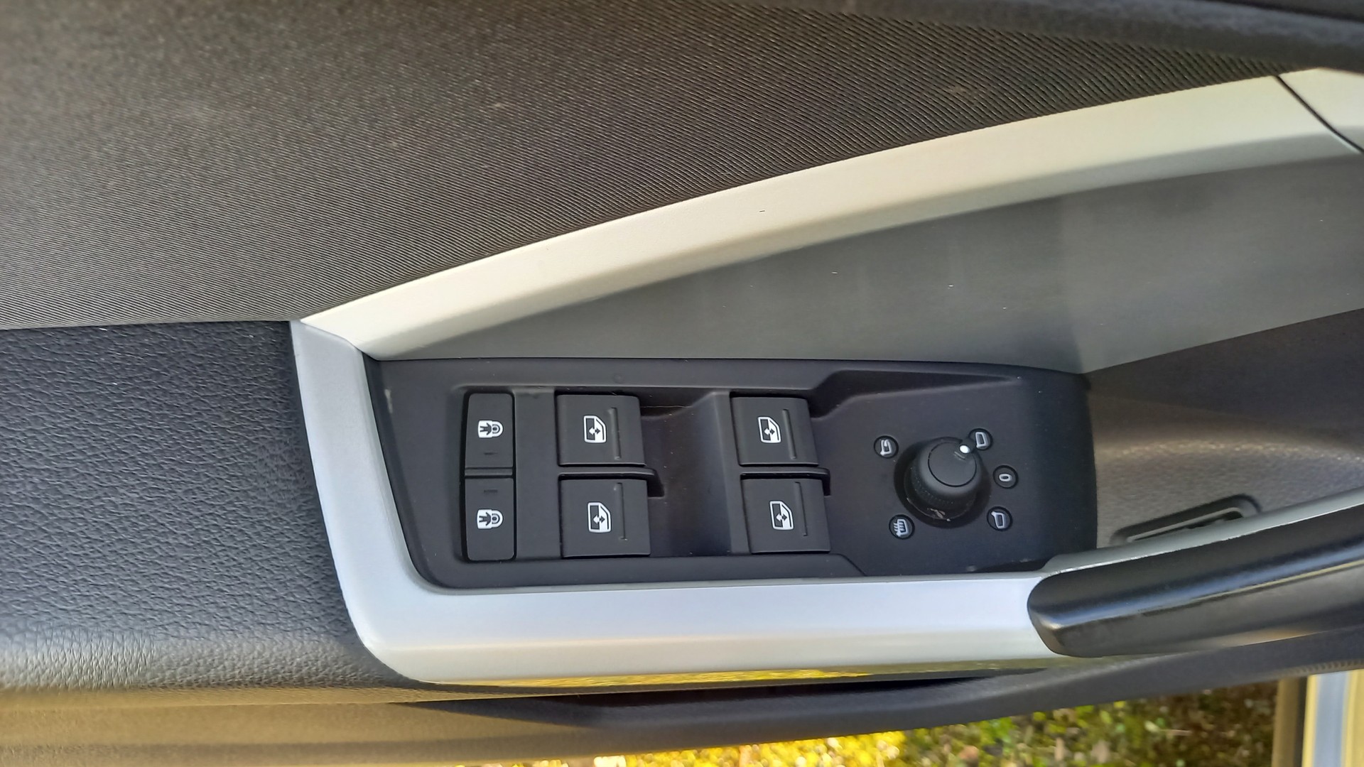 AUDI Q3 40 TDI quattro S-tronic-image-10