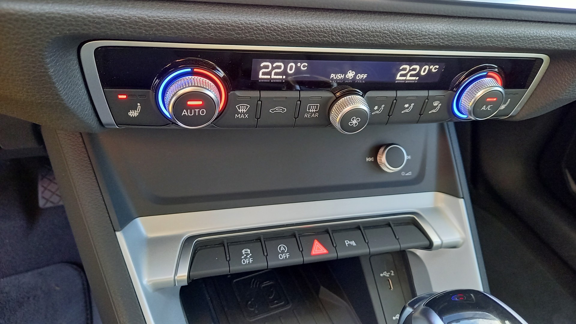 AUDI Q3 40 TDI quattro S-tronic-image-9