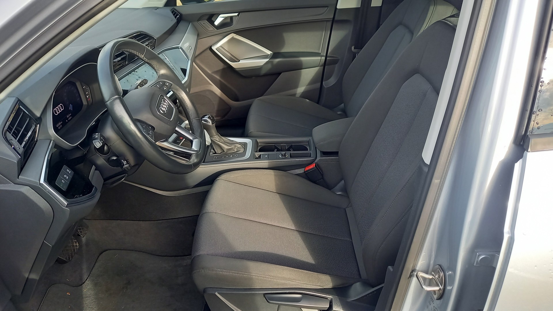 AUDI Q3 40 TDI quattro S-tronic-image-13