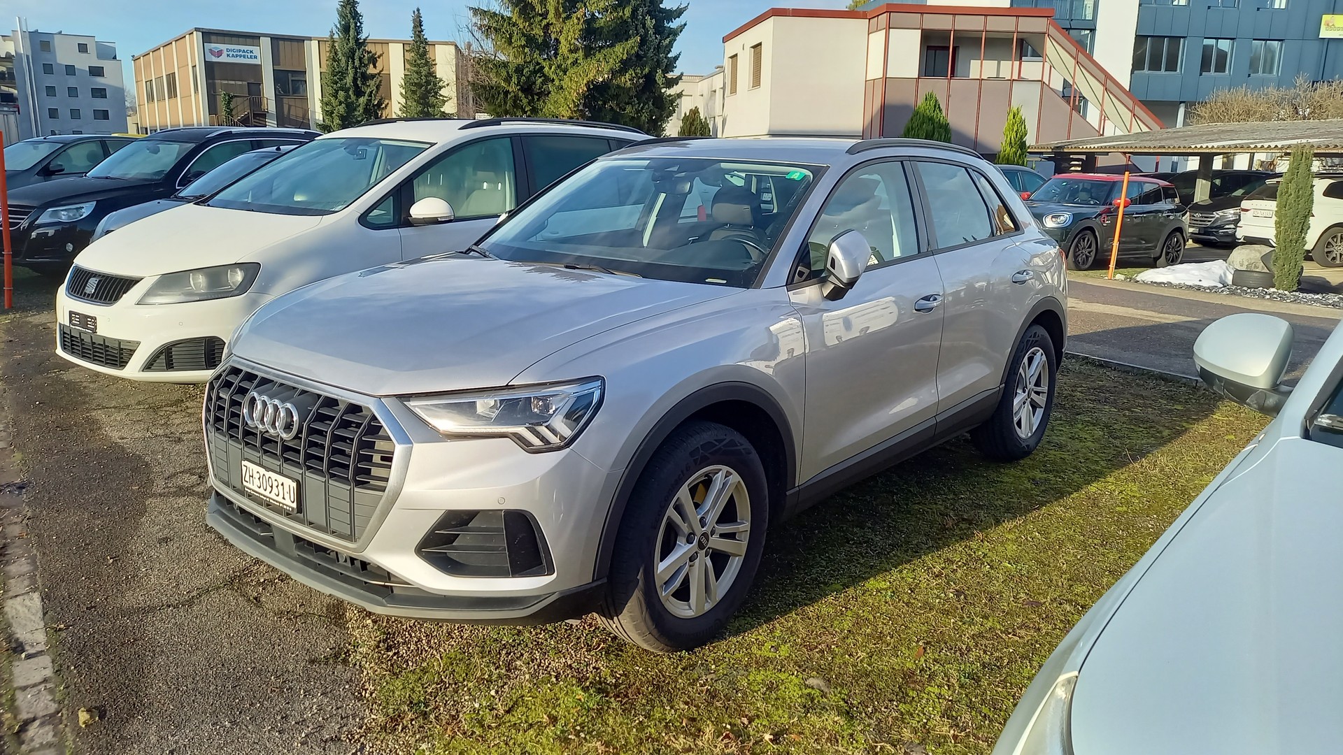 AUDI Q3 40 TDI quattro S-tronic-image-3