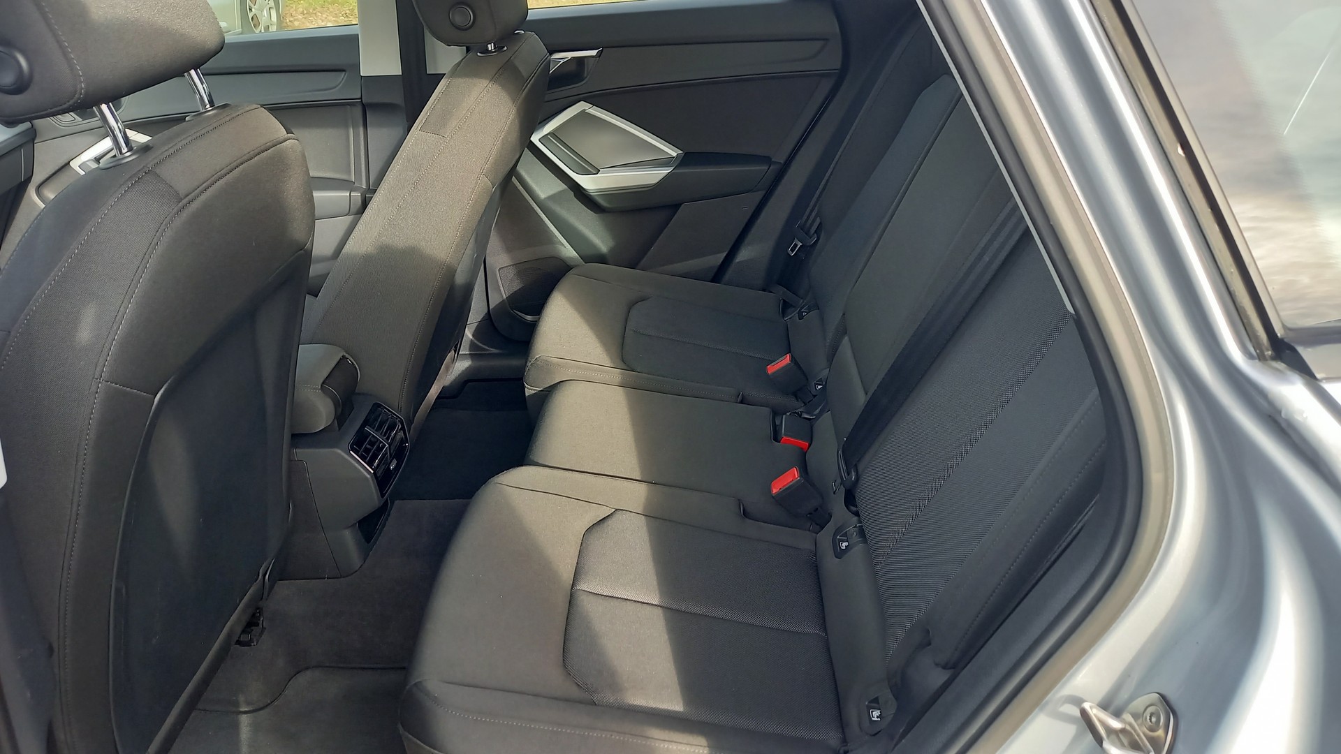 AUDI Q3 40 TDI quattro S-tronic-image-12