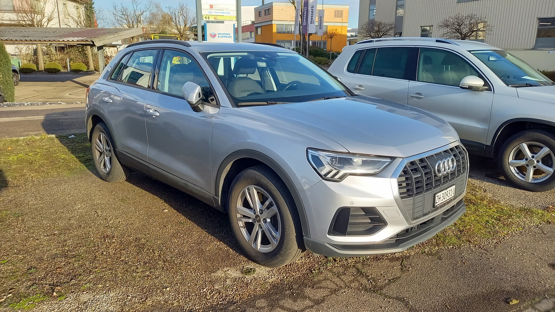 AUDI Q3 40 TDI quattro S-tronic-image-2
