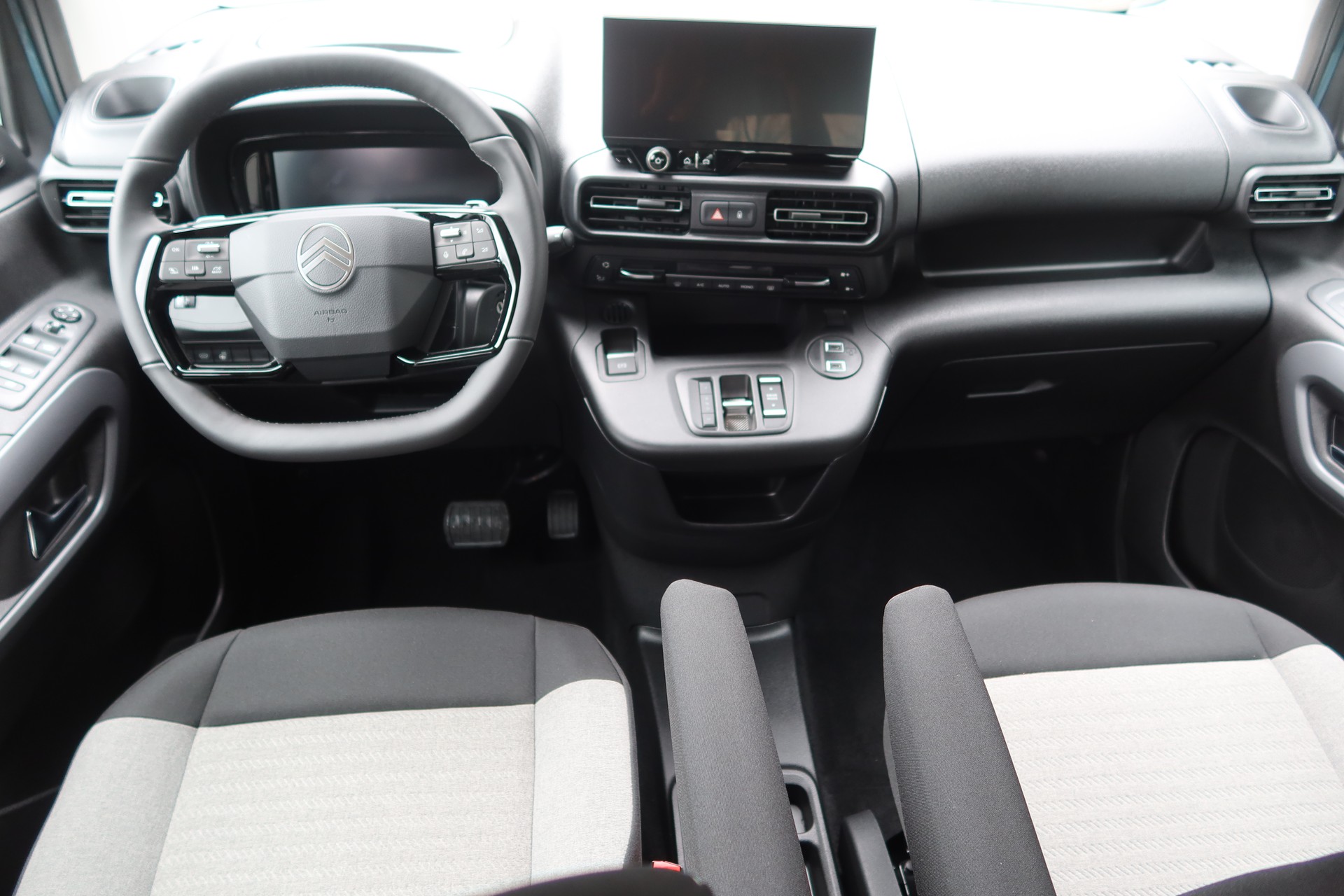 CITROEN Berlingo 1.5HDi Max EAT8-image-10