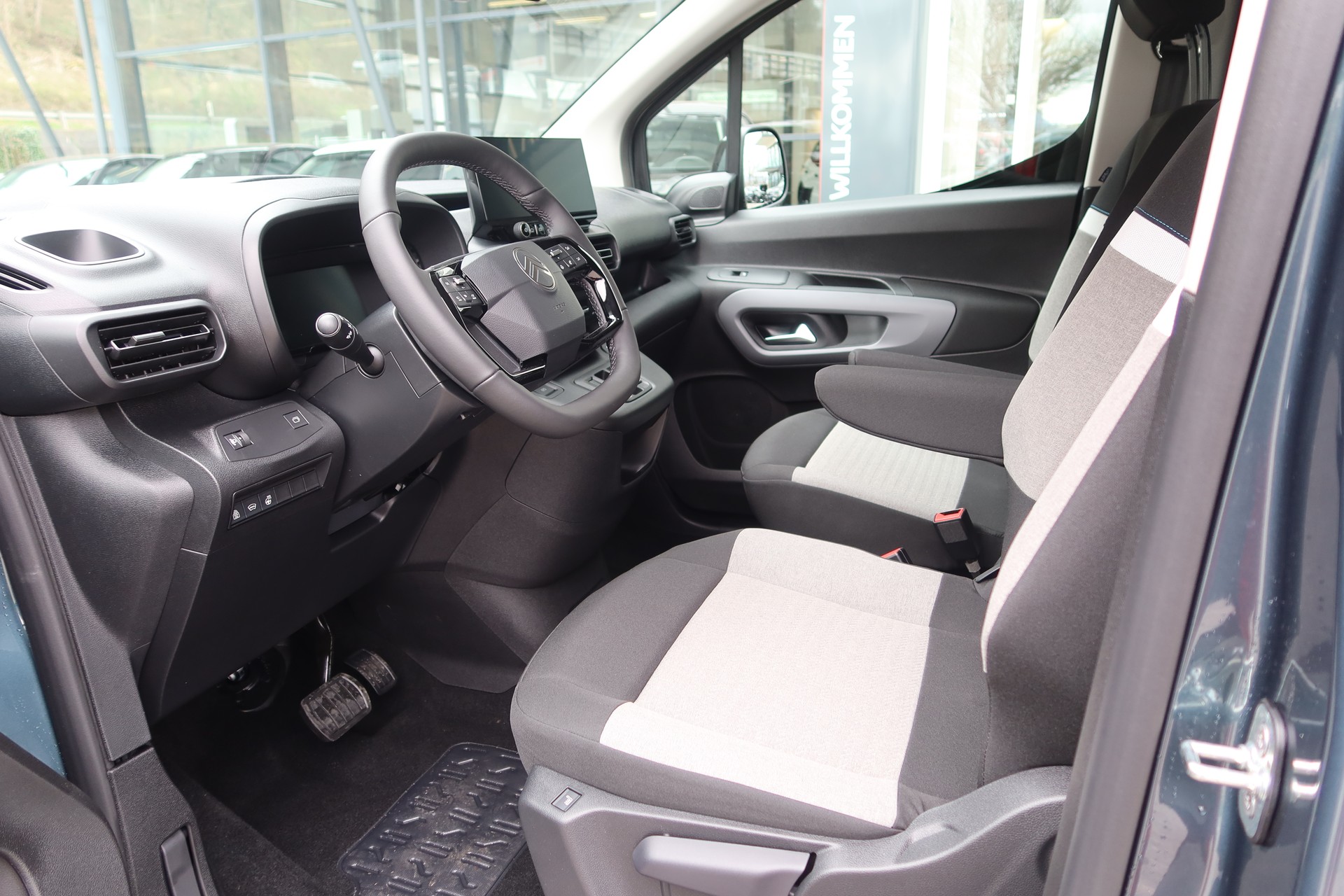 CITROEN Berlingo 1.5HDi Max EAT8-image-9