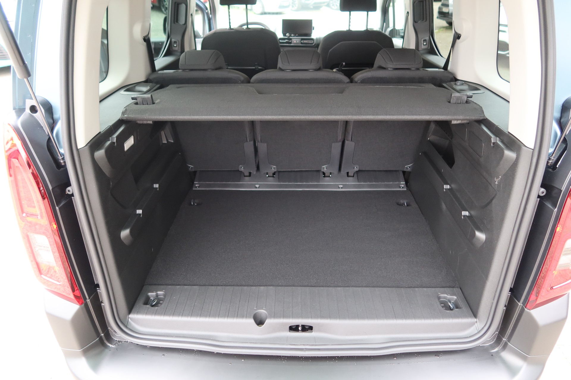 CITROEN Berlingo 1.5HDi Max EAT8-image-8