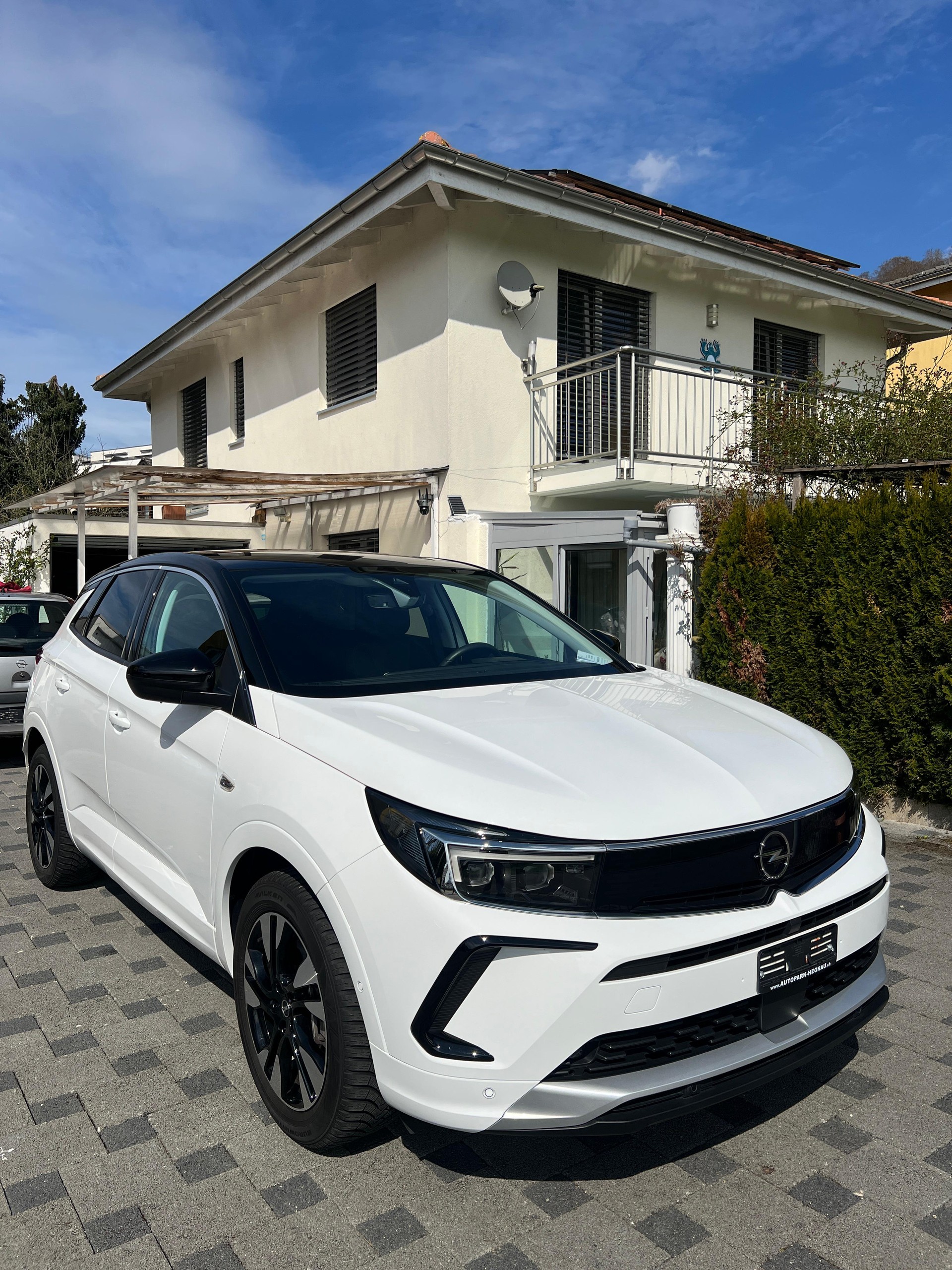 OPEL Grandland 1.6 Hybrid Elegance Automatik