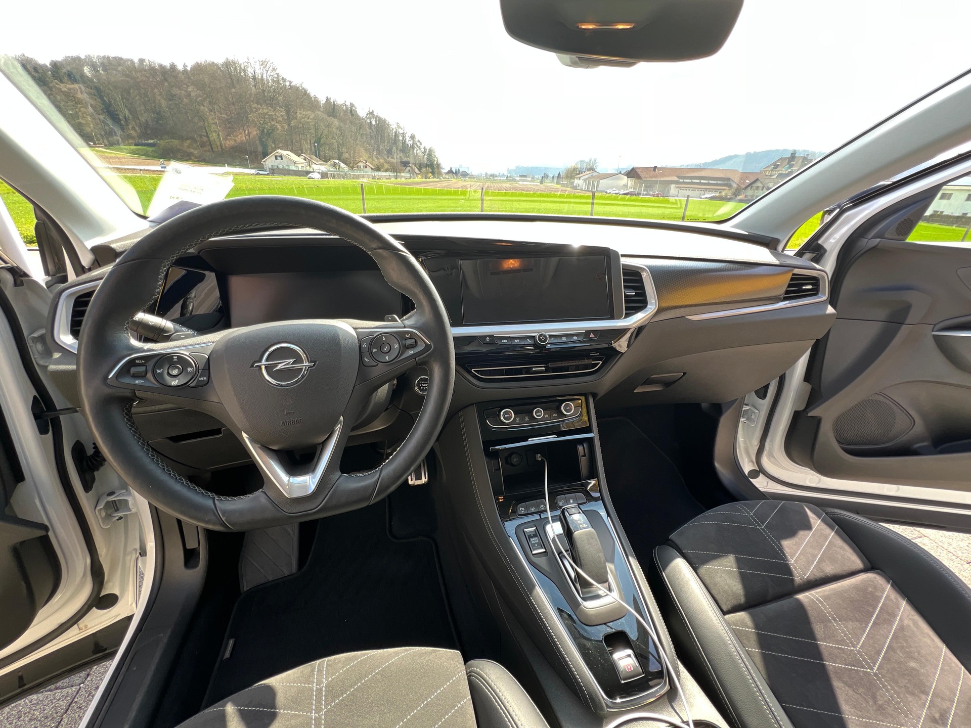 OPEL Grandland 1.6 Hybrid Elegance Automatik-image-2
