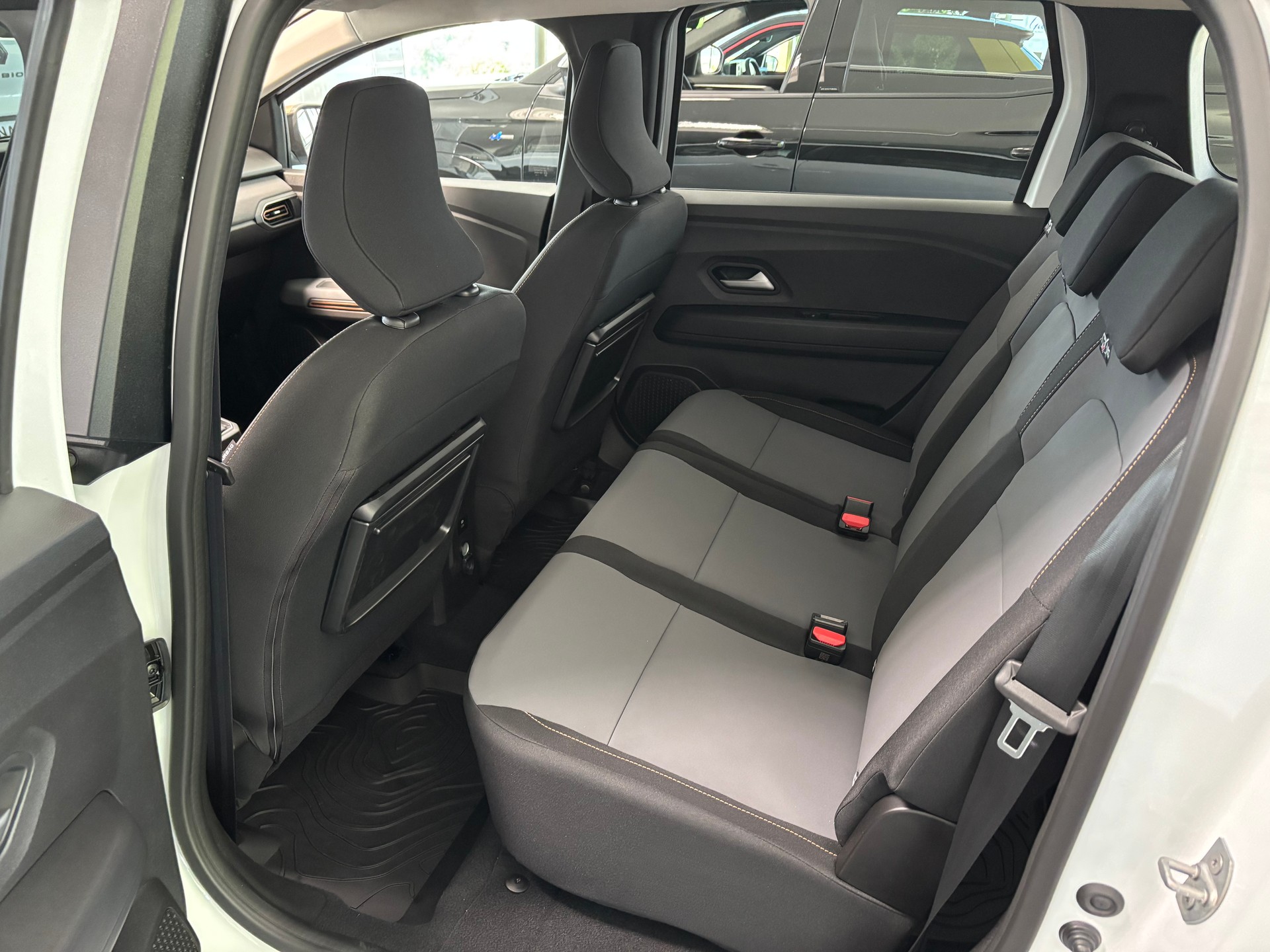 DACIA Jogger Extreme Hybrid 140 7-Plätzer-image-8