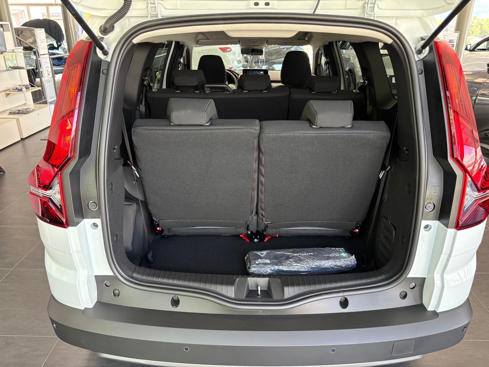 DACIA Jogger Extreme Hybrid 140 7-Plätzer-image-9