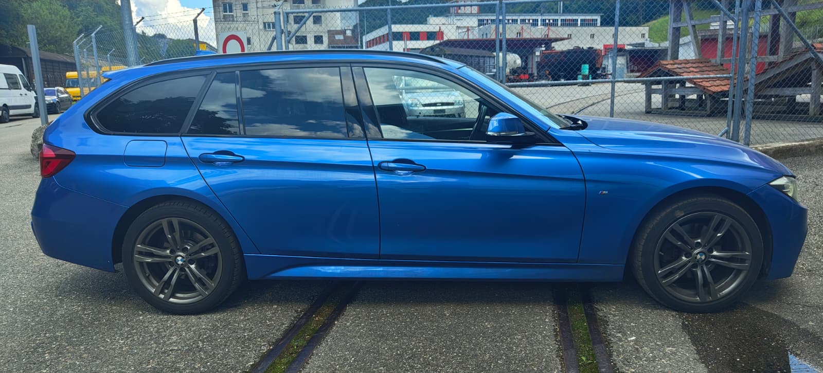 BMW 320d xDrive Touring Edition M Sport Steptronic-image-4