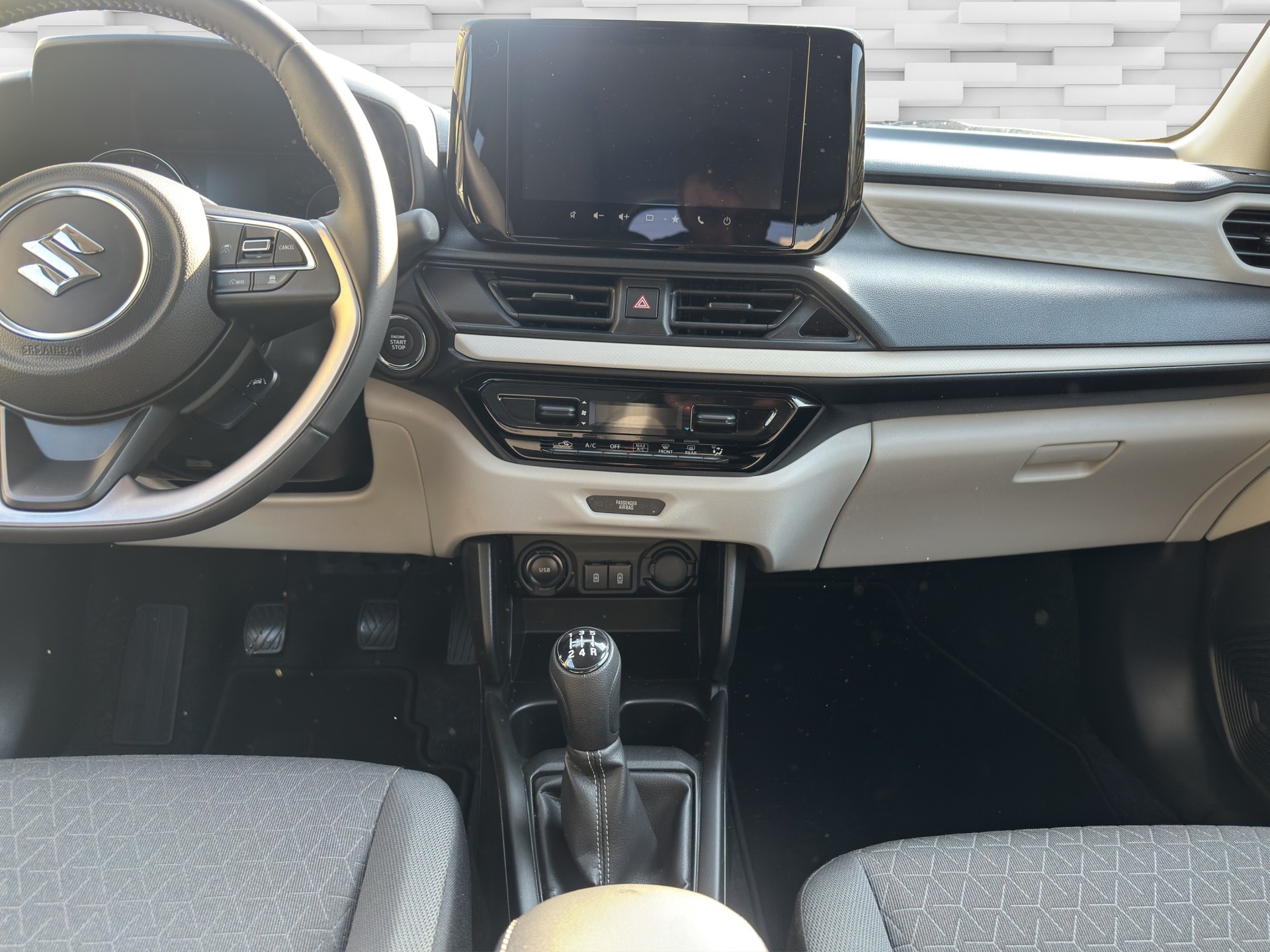 SUZUKI Swift 1.2 Tradizio Hybrid 4x4-image-7