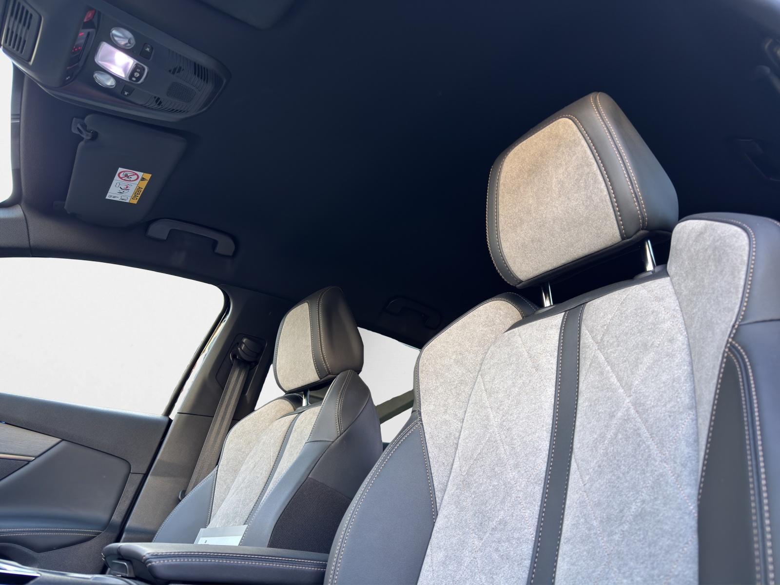 PEUGEOT 3008 1.6 Plug-in Hybrid4 GT 300PS-image-18