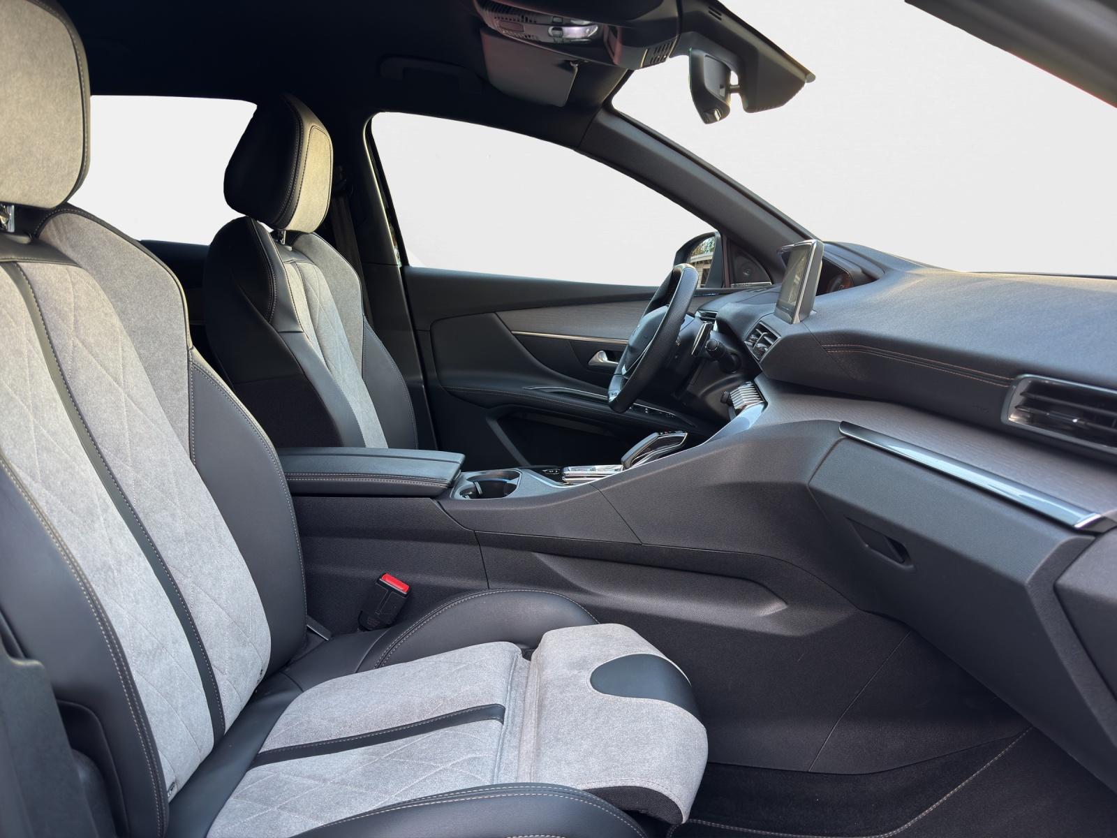 PEUGEOT 3008 1.6 Plug-in Hybrid4 GT 300PS-image-13