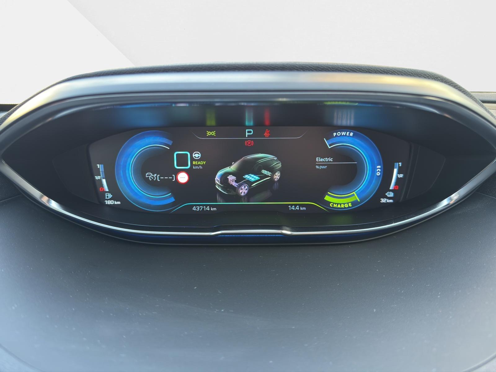 PEUGEOT 3008 1.6 Plug-in Hybrid4 GT 300PS-image-10