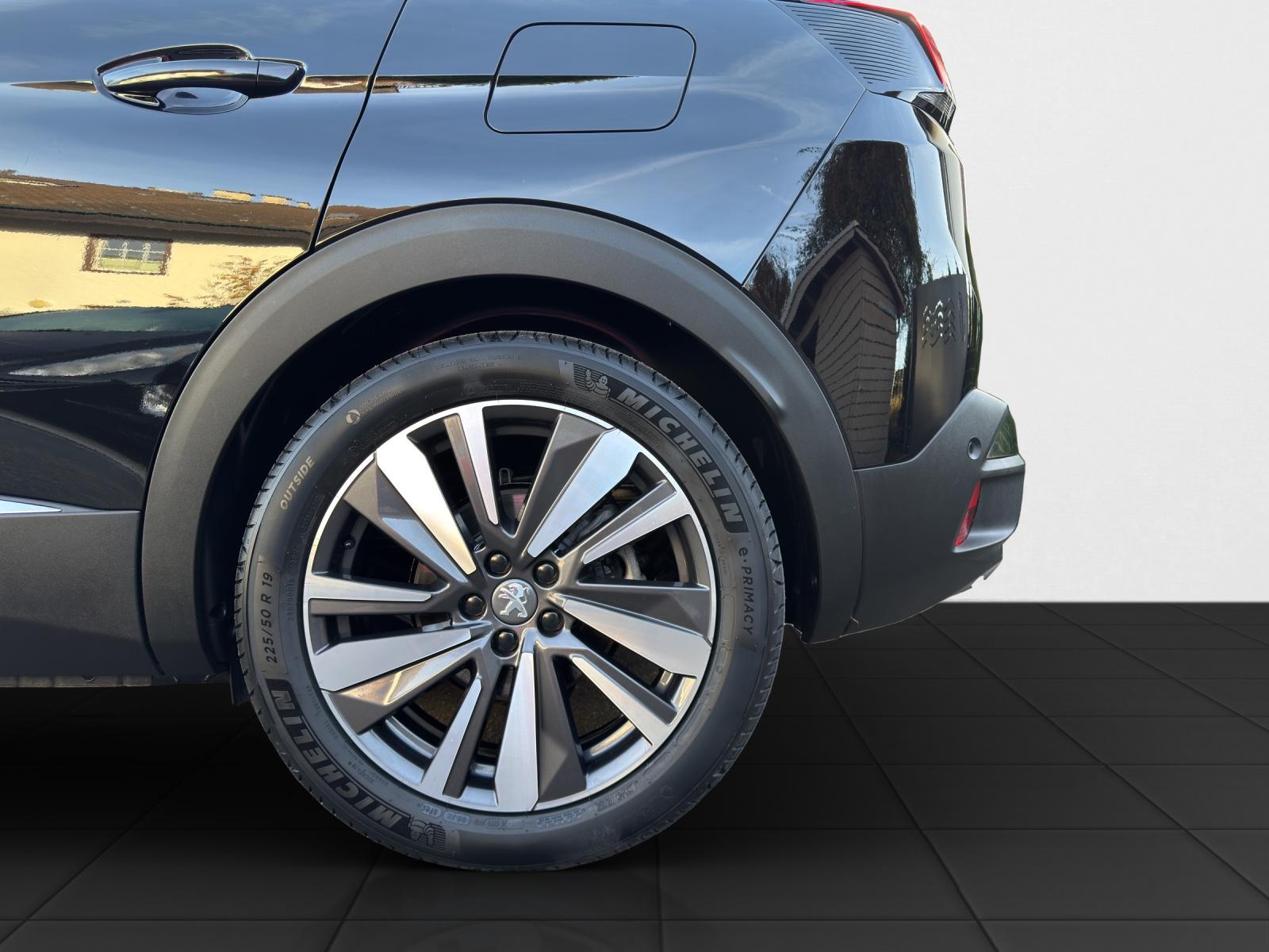 PEUGEOT 3008 1.6 Plug-in Hybrid4 GT 300PS-image-20