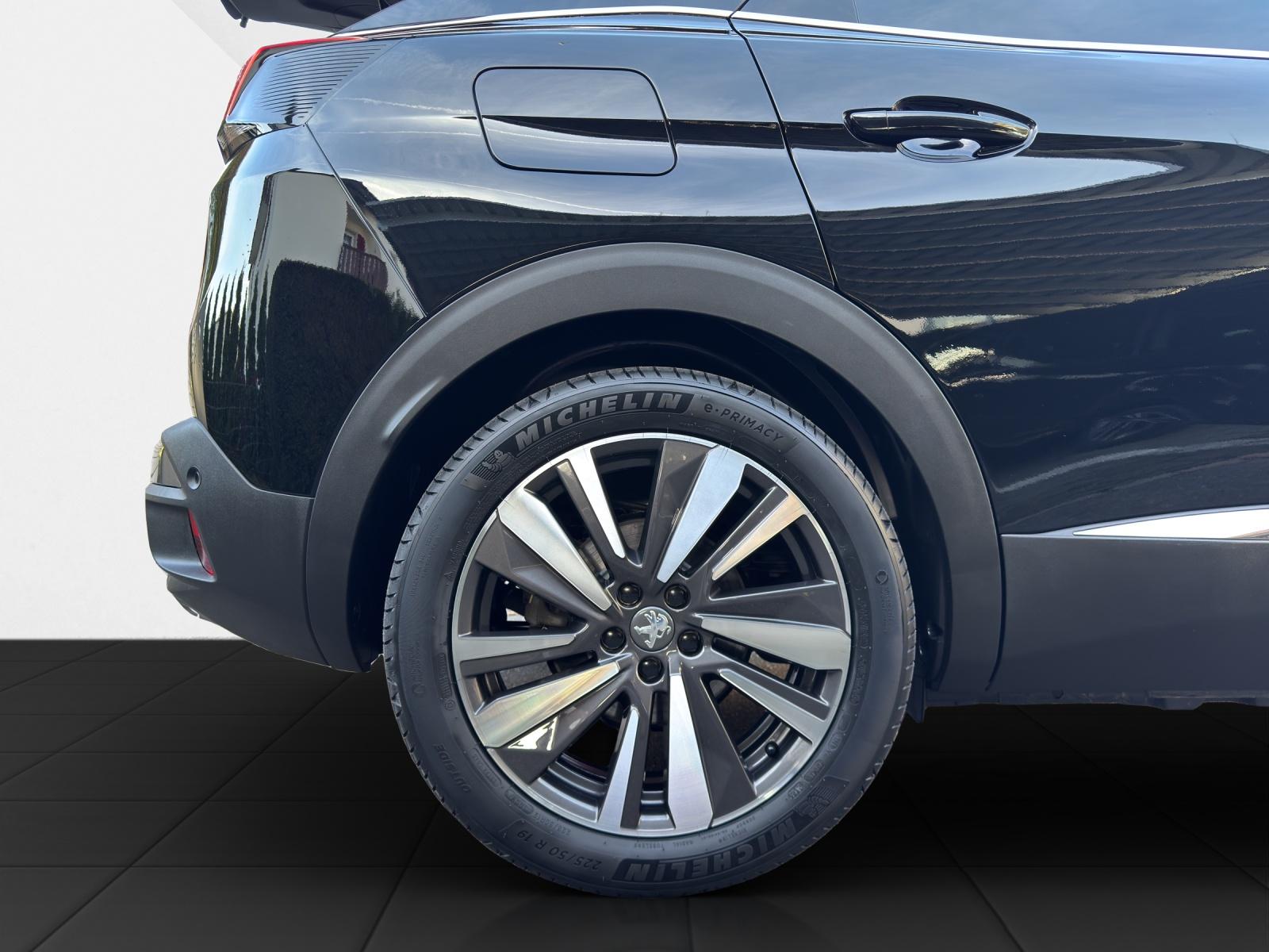 PEUGEOT 3008 1.6 Plug-in Hybrid4 GT 300PS-image-22
