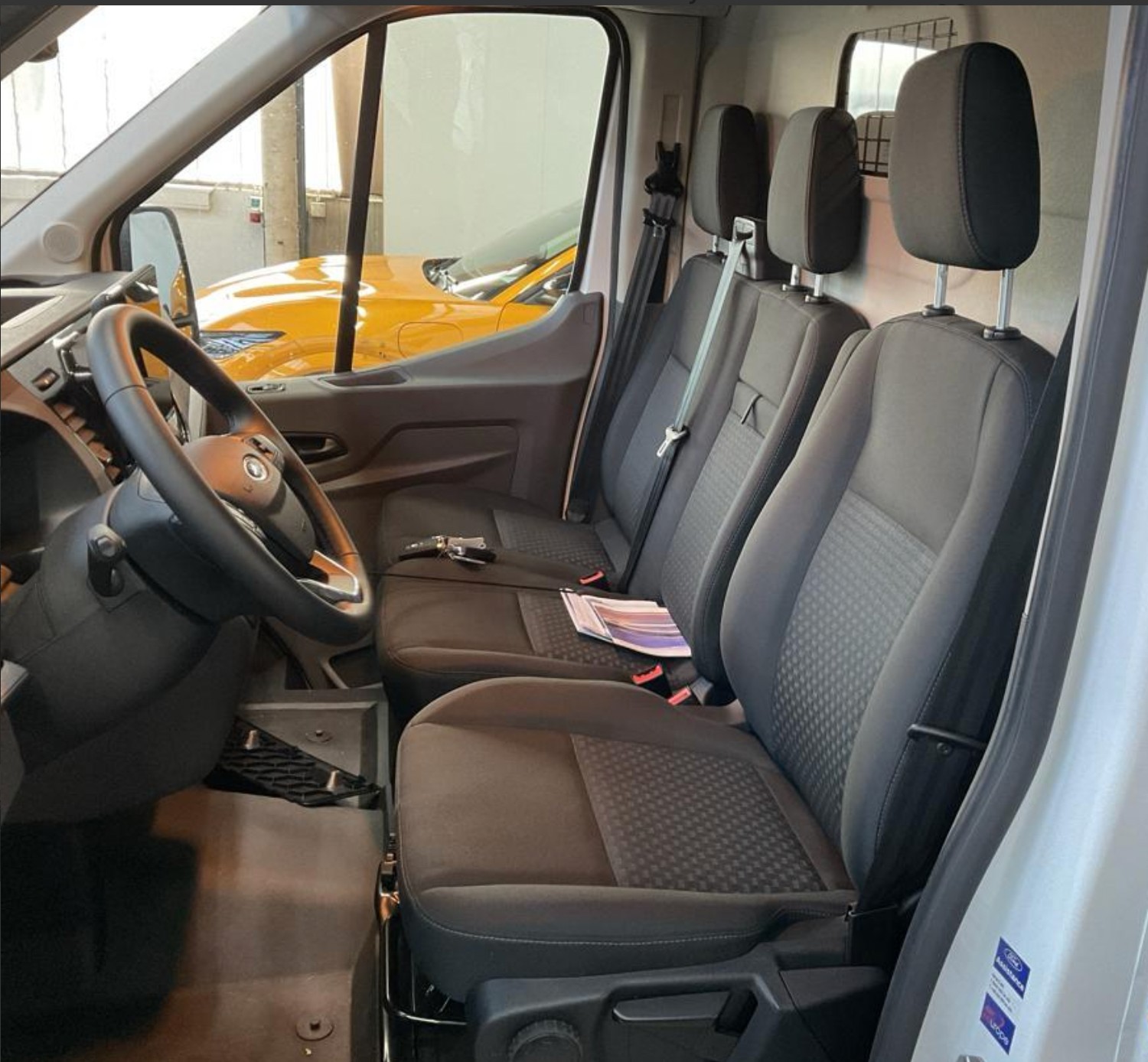 FORD E-Transit Van 350 L2 Trend RWD 68kWh-image-8