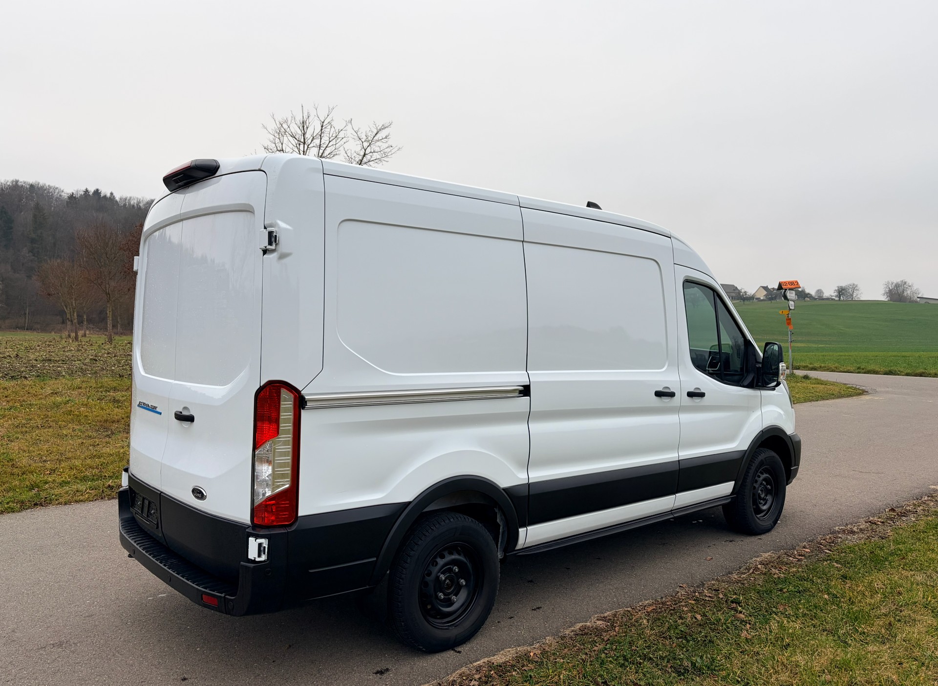 FORD E-Transit Van 350 L2 Trend RWD 68kWh-image-5