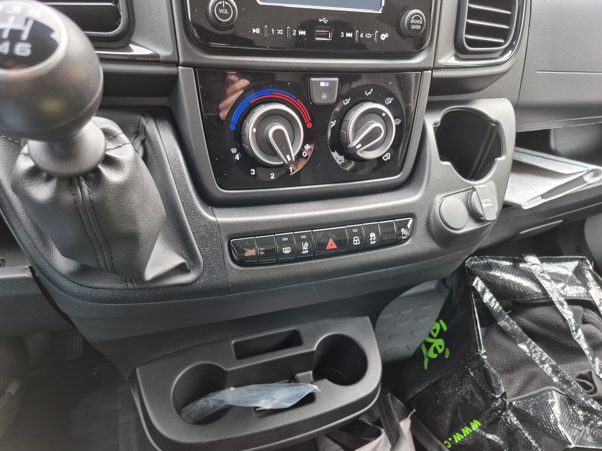CITROEN Jumper 35 2.2 BlueHDi 140 L2H2-image-24