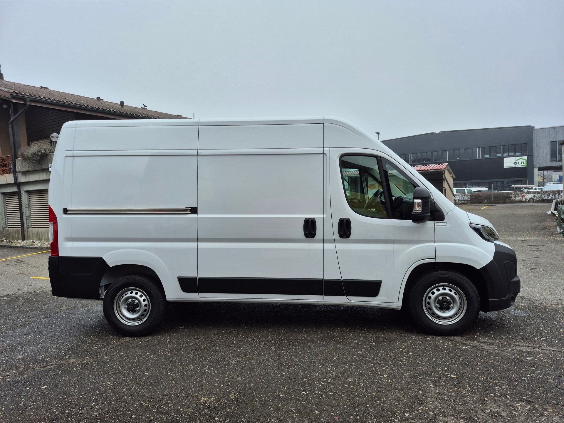 CITROEN Jumper 35 2.2 BlueHDi 140 L2H2-image-3