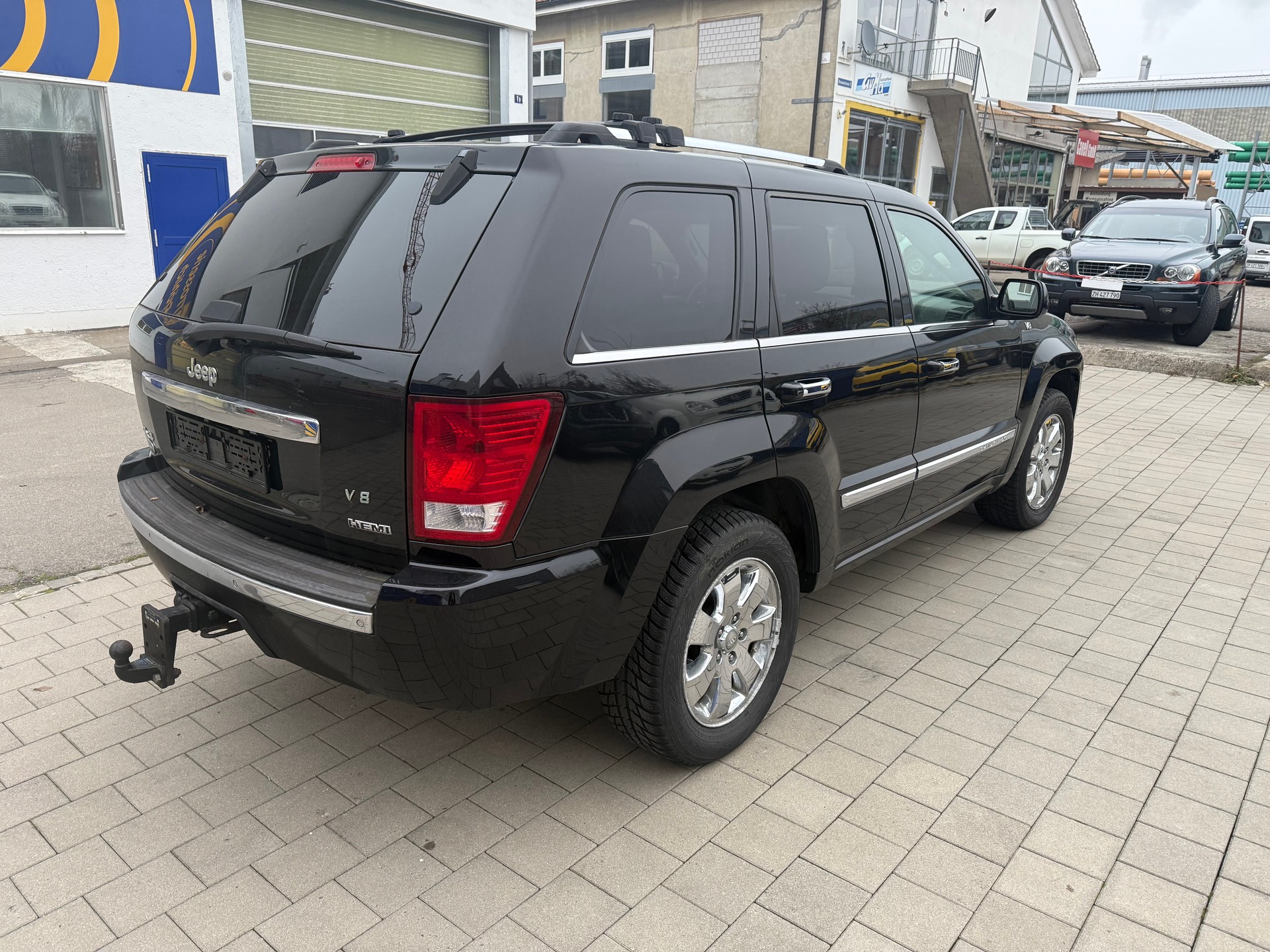 JEEP Grand Cherokee 5.7 HEMI Overland Automatic-image-4