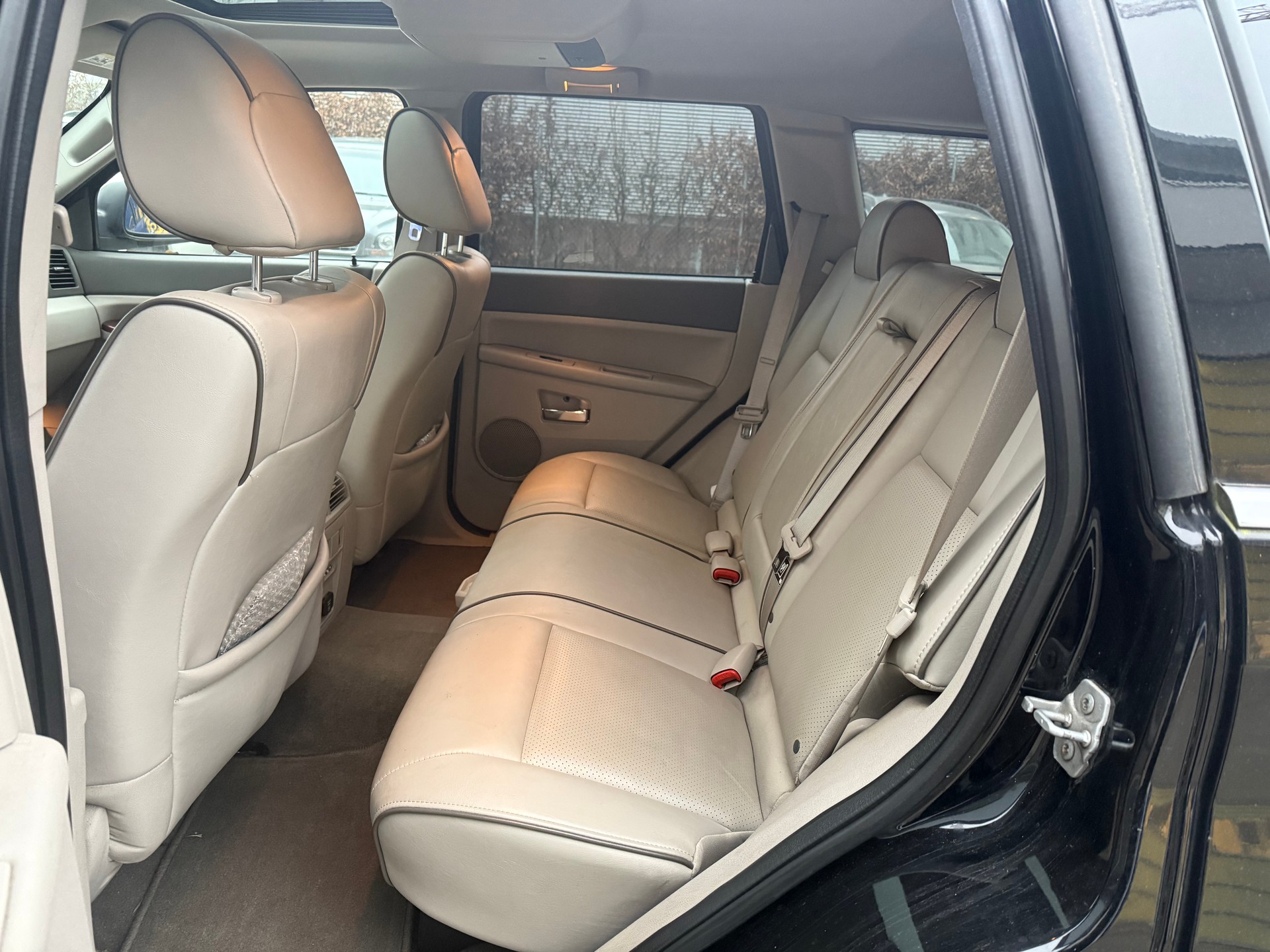 JEEP Grand Cherokee 5.7 HEMI Overland Automatic-image-9