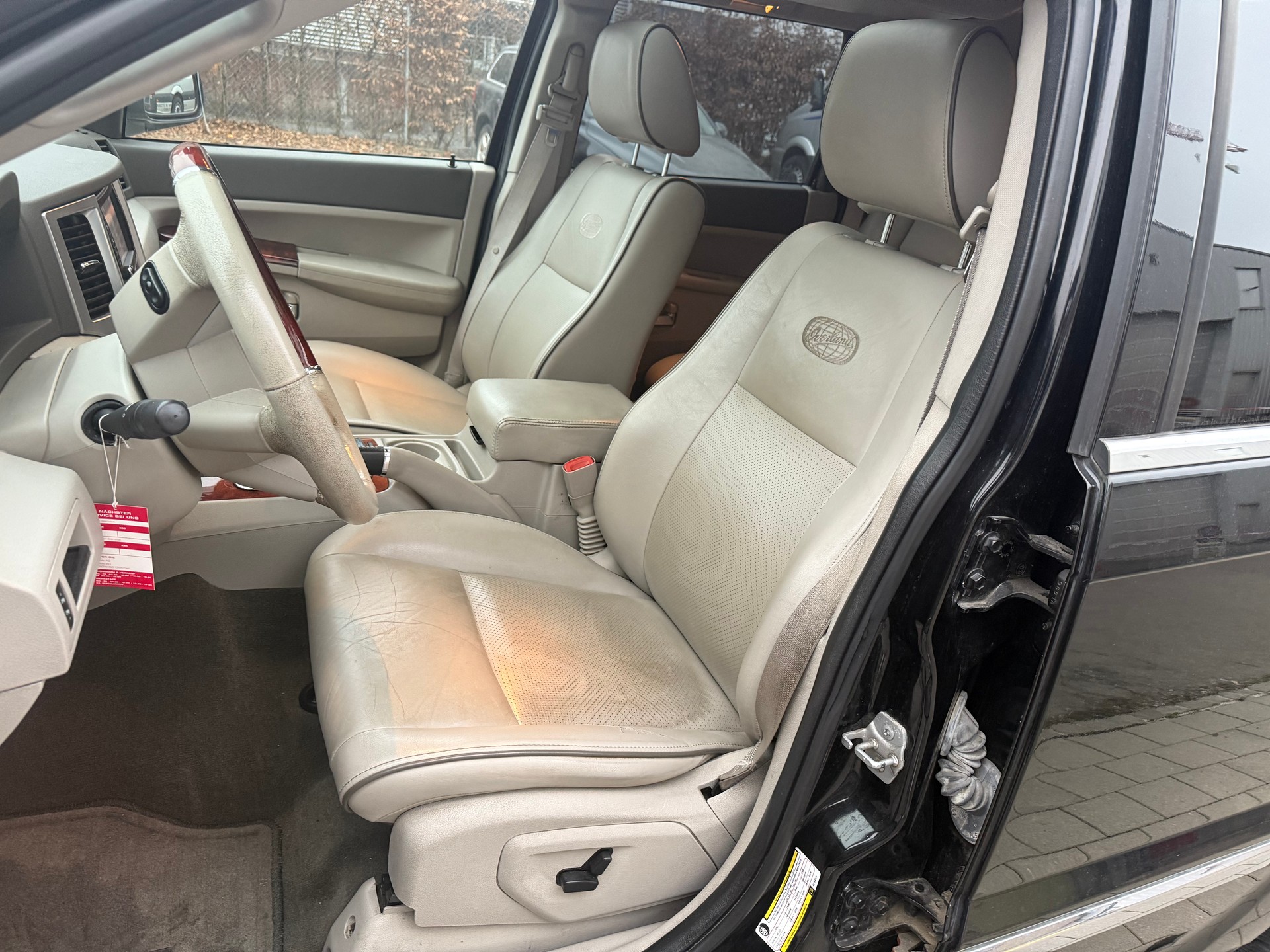 JEEP Grand Cherokee 5.7 HEMI Overland Automatic-image-6