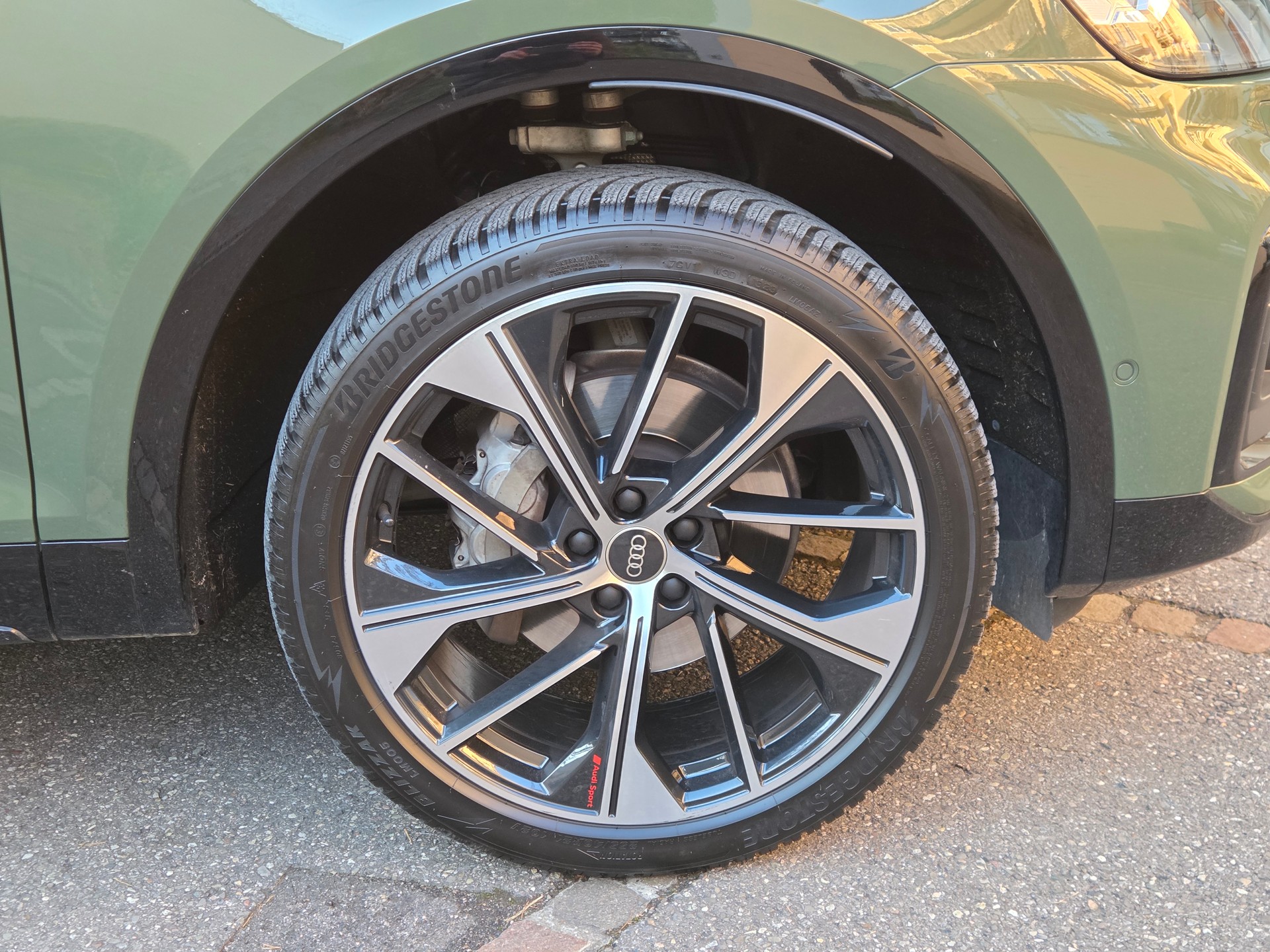 AUDI Q5 Sportback 40 TDI S line quattro S-tronic-image-9