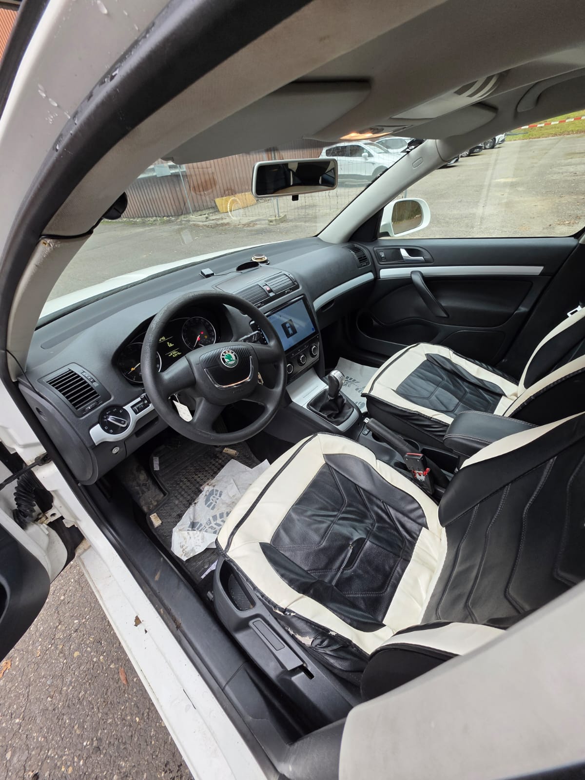 SKODA Octavia Combi 1.8 TSI Laurin & Klement 4x4-image-3