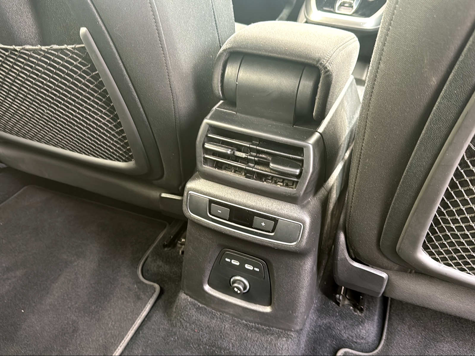 AUDI Q4 e-tron 40-image-16