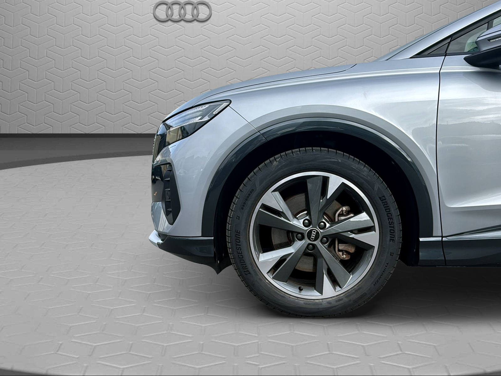 AUDI Q4 e-tron 40-image-8