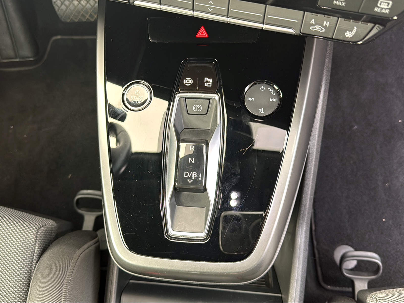 AUDI Q4 e-tron 40-image-14
