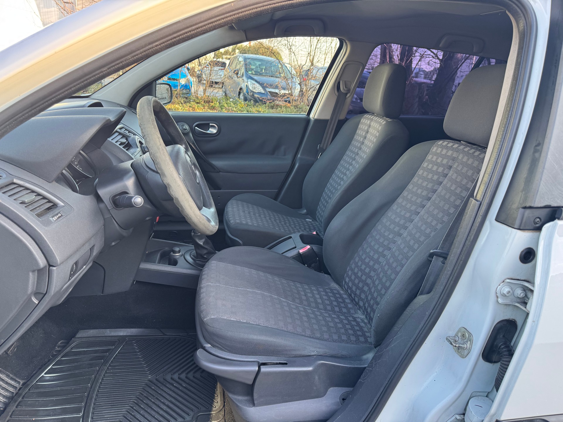 RENAULT Mégane Break 1.5 dCi Expression * Klimaanlage * 04x Airbag * AHK 1350Kg * B04 * Letzte MFK-image-6