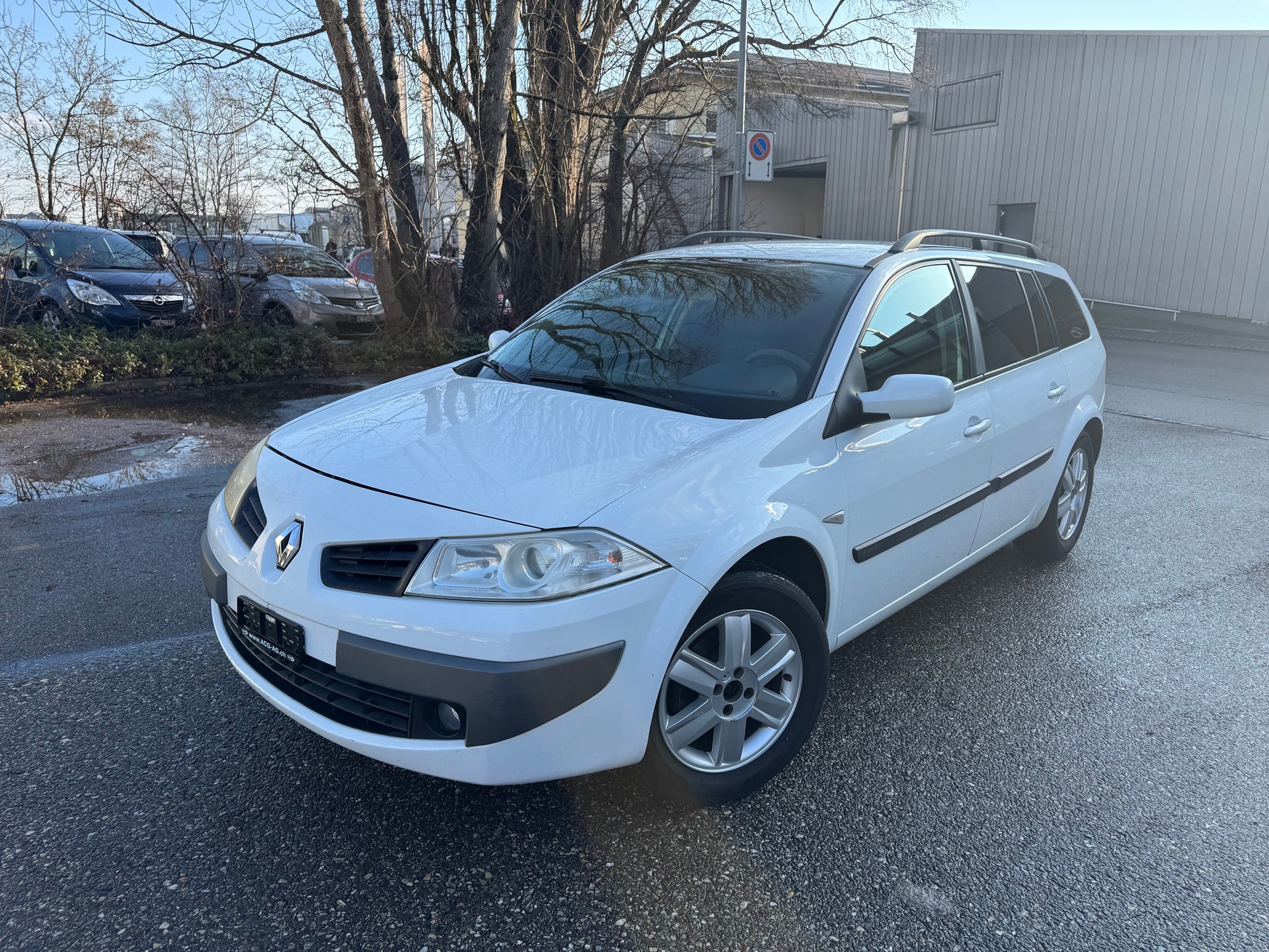 RENAULT Mégane Break 1.5 dCi Expression * Klimaanlage * 04x Airbag * AHK 1350Kg * B04 * Letzte MFK-image-0