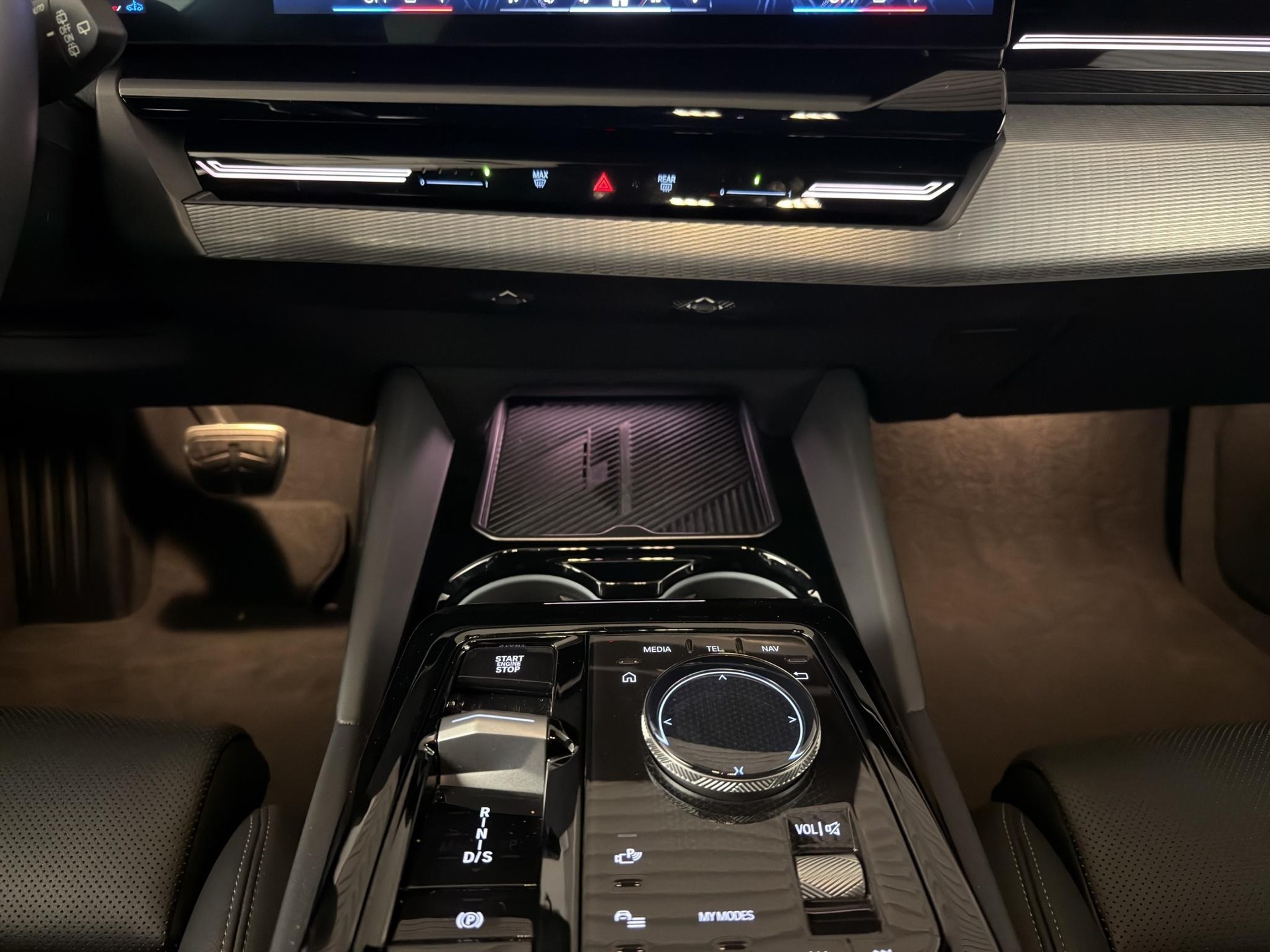 BMW 520d xDrive Touring-image-16