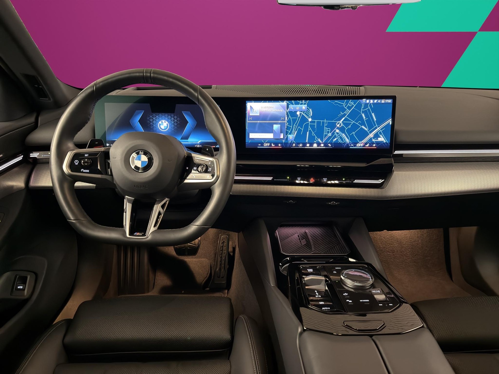 BMW 520d xDrive Touring-image-12