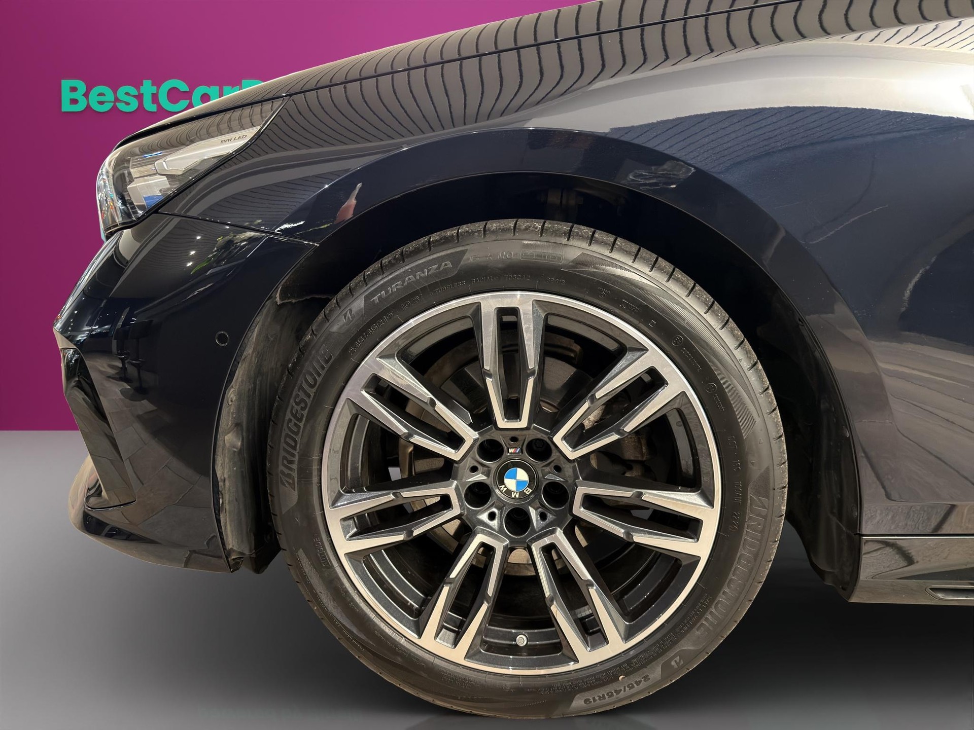 BMW 520d xDrive Touring-image-8