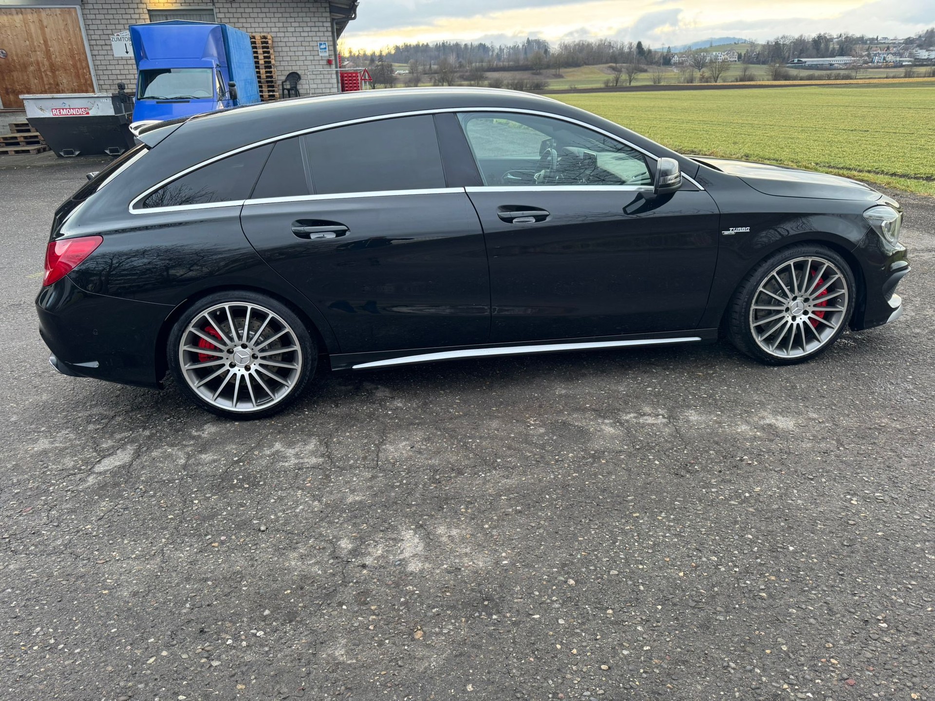 MERCEDES-BENZ CLA Shooting Brake 45 AMG 4Matic Speedshift-image-10