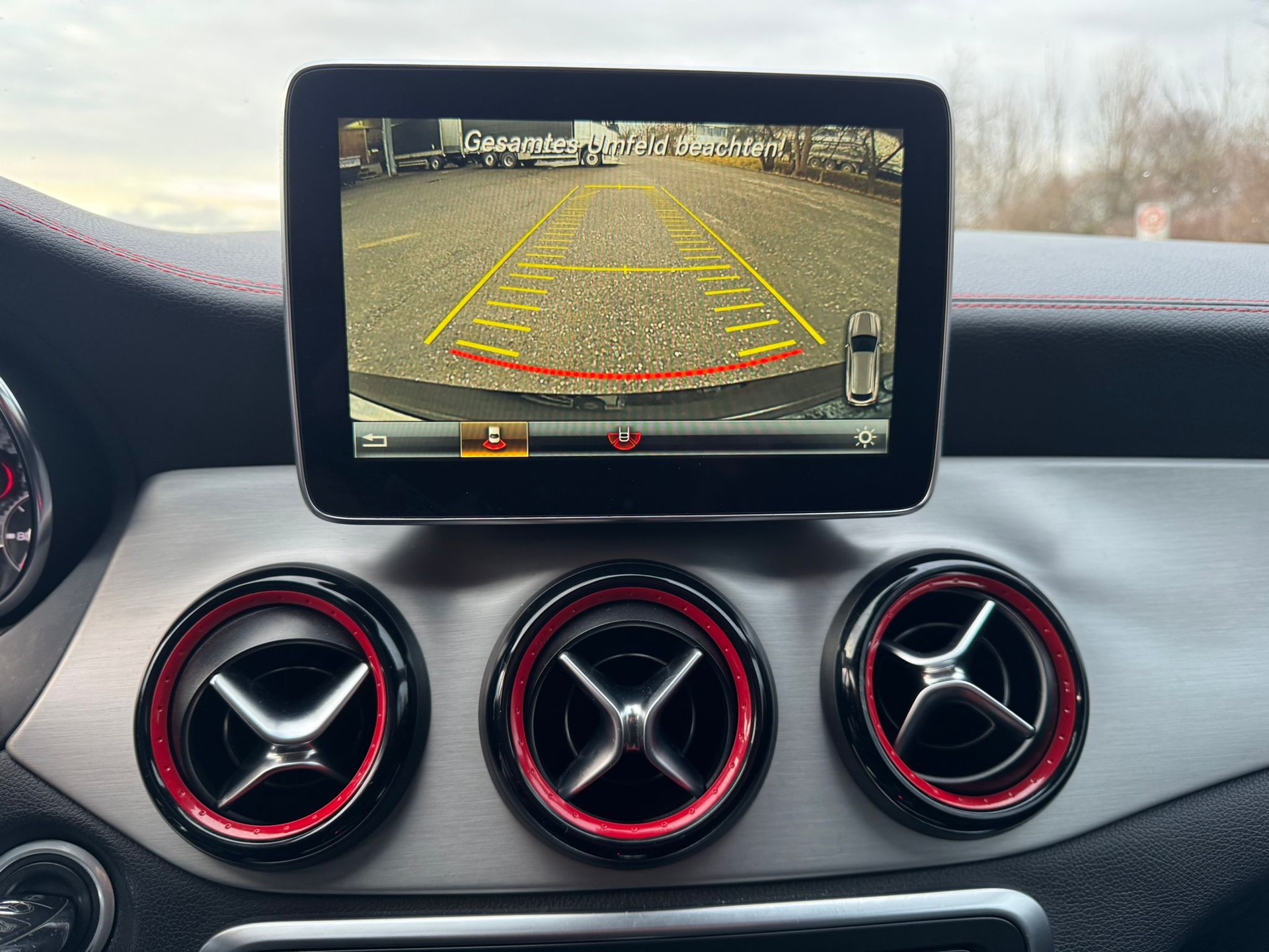 MERCEDES-BENZ CLA Shooting Brake 45 AMG 4Matic Speedshift-image-27