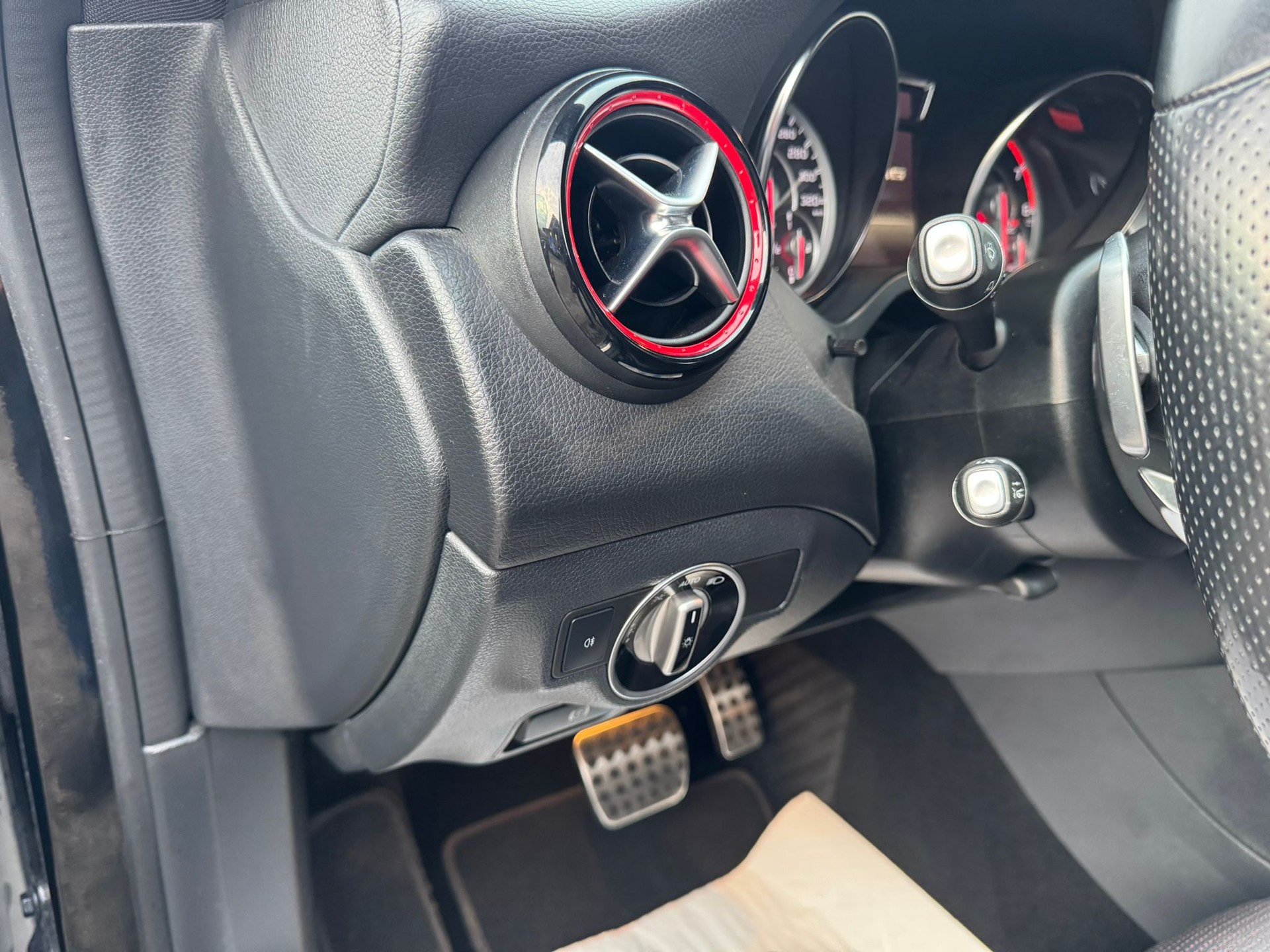 MERCEDES-BENZ CLA Shooting Brake 45 AMG 4Matic Speedshift-image-19
