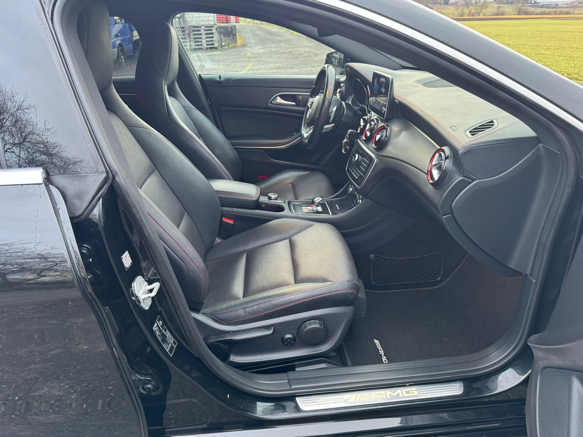MERCEDES-BENZ CLA Shooting Brake 45 AMG 4Matic Speedshift-image-11