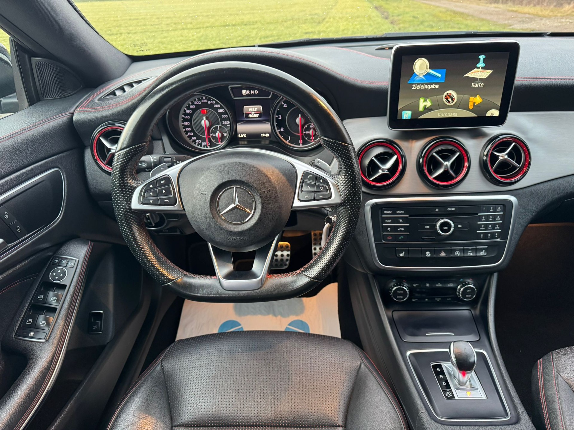 MERCEDES-BENZ CLA Shooting Brake 45 AMG 4Matic Speedshift-image-18