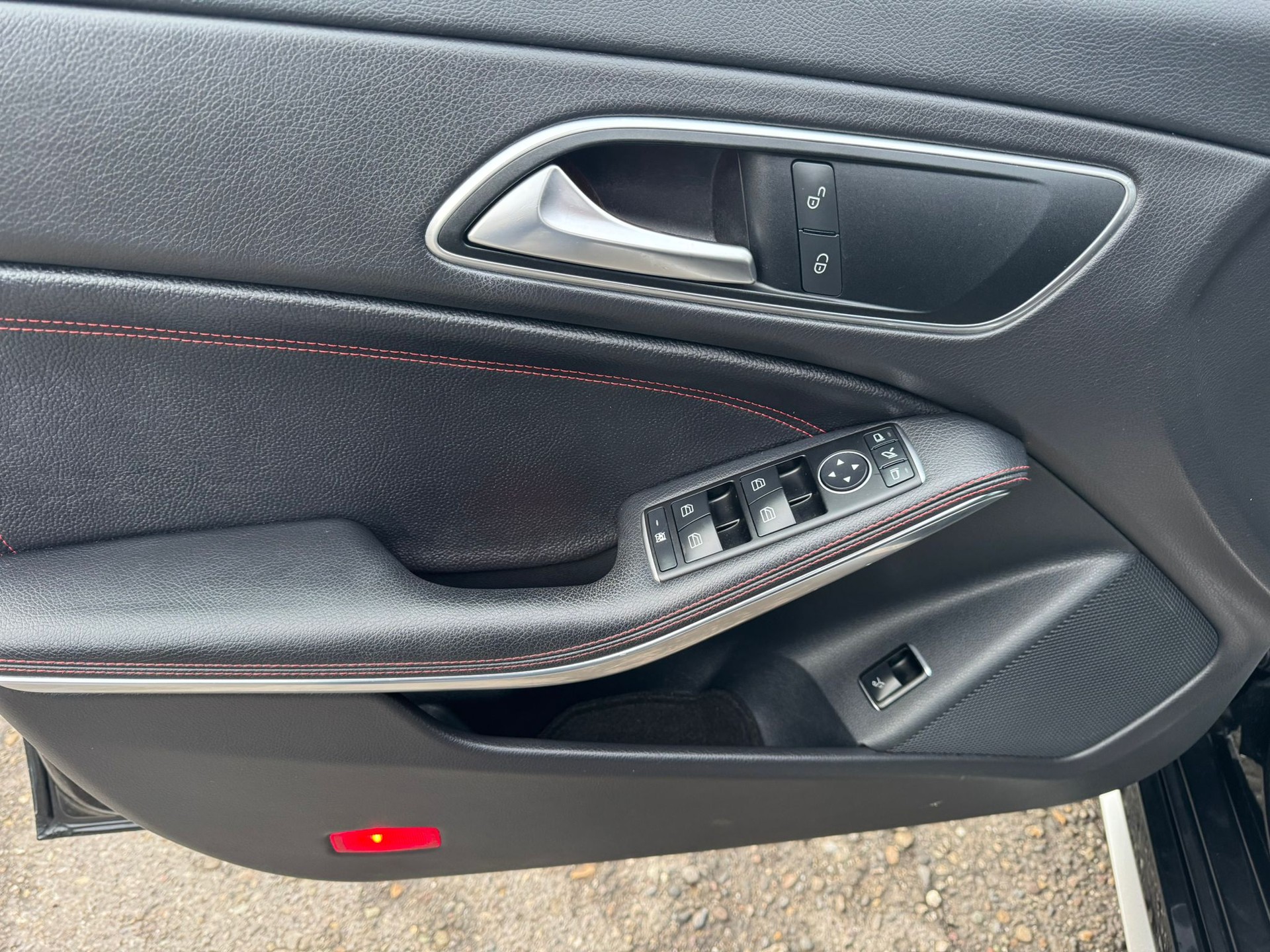MERCEDES-BENZ CLA Shooting Brake 45 AMG 4Matic Speedshift-image-15