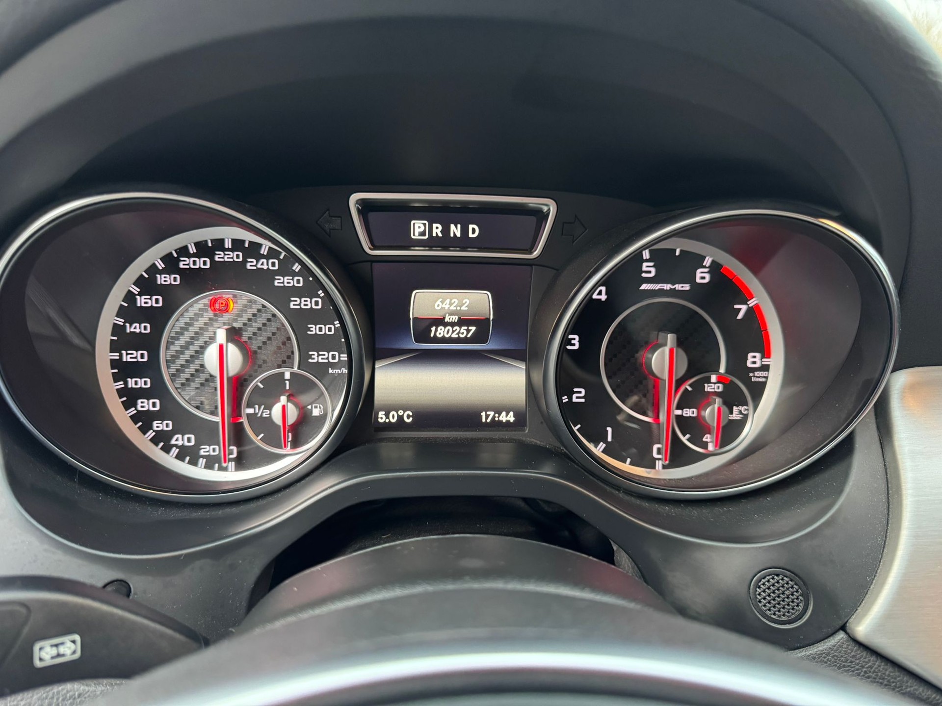 MERCEDES-BENZ CLA Shooting Brake 45 AMG 4Matic Speedshift-image-21