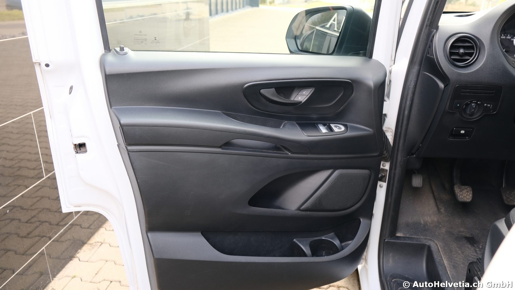 MERCEDES-BENZ Vito 116 BlueTec Tourer Pro L-image-12